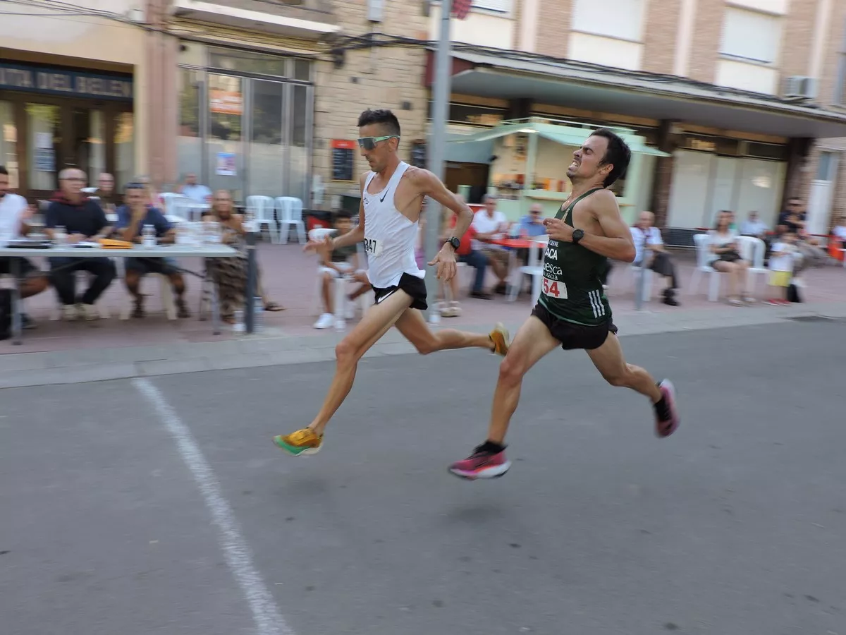Xavi Tomasa y Alberto Puyuelo disputando una prima