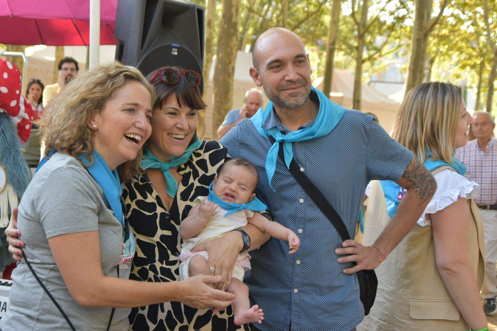 Los bebés de Monzón reciben su primera pañoleta 