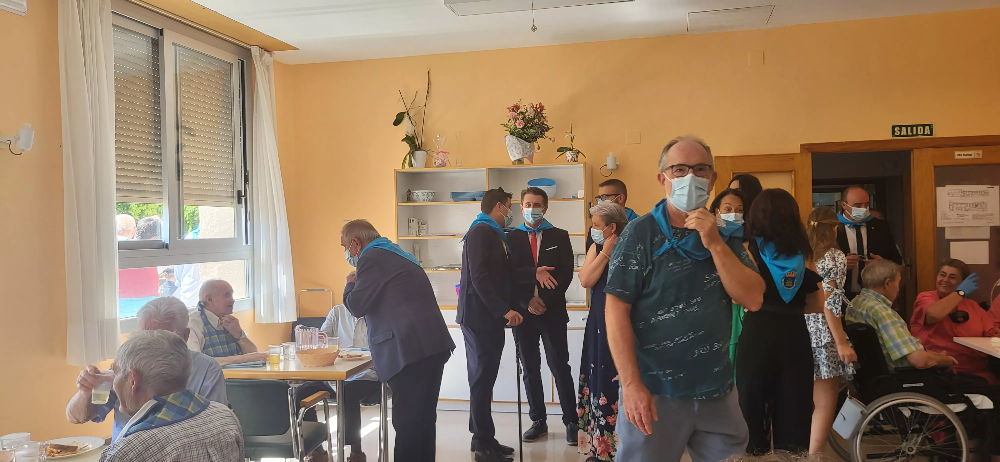 Visita a la residencia de mayores de Ayerbe. Foto Mercedes Manterola