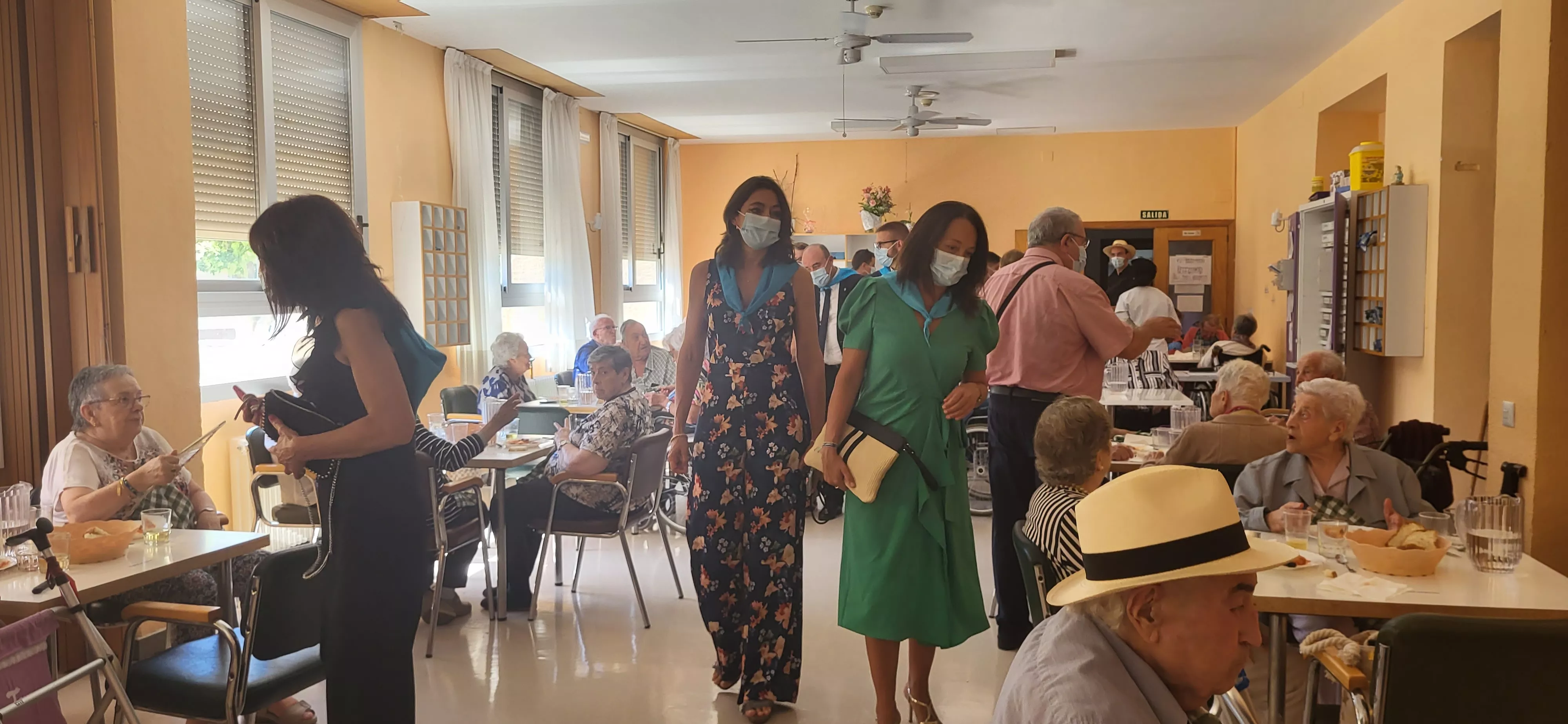 Visita a la residencia de mayores de Ayerbe. Foto Mercedes Manterola