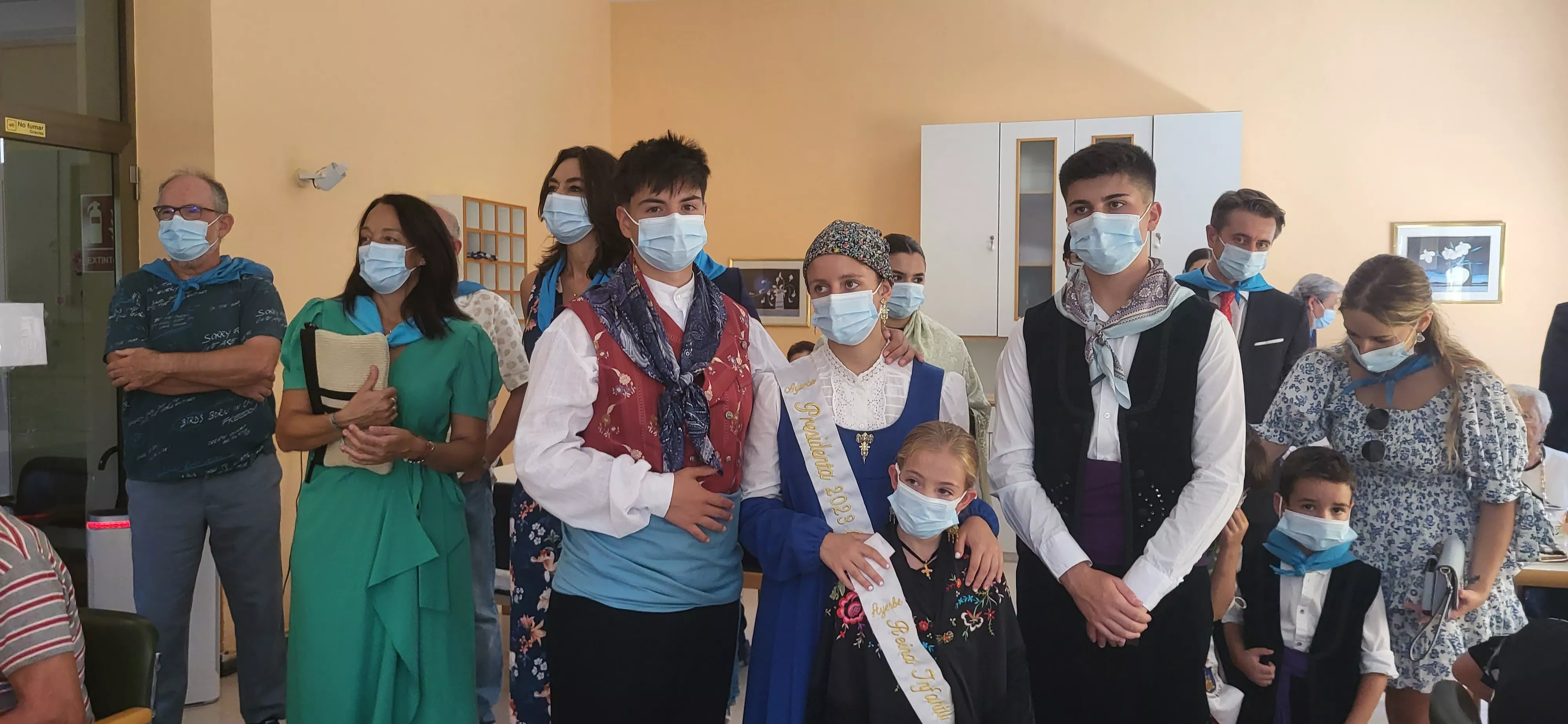 Visita a la residencia de mayores de Ayerbe. Foto Mercedes Manterola