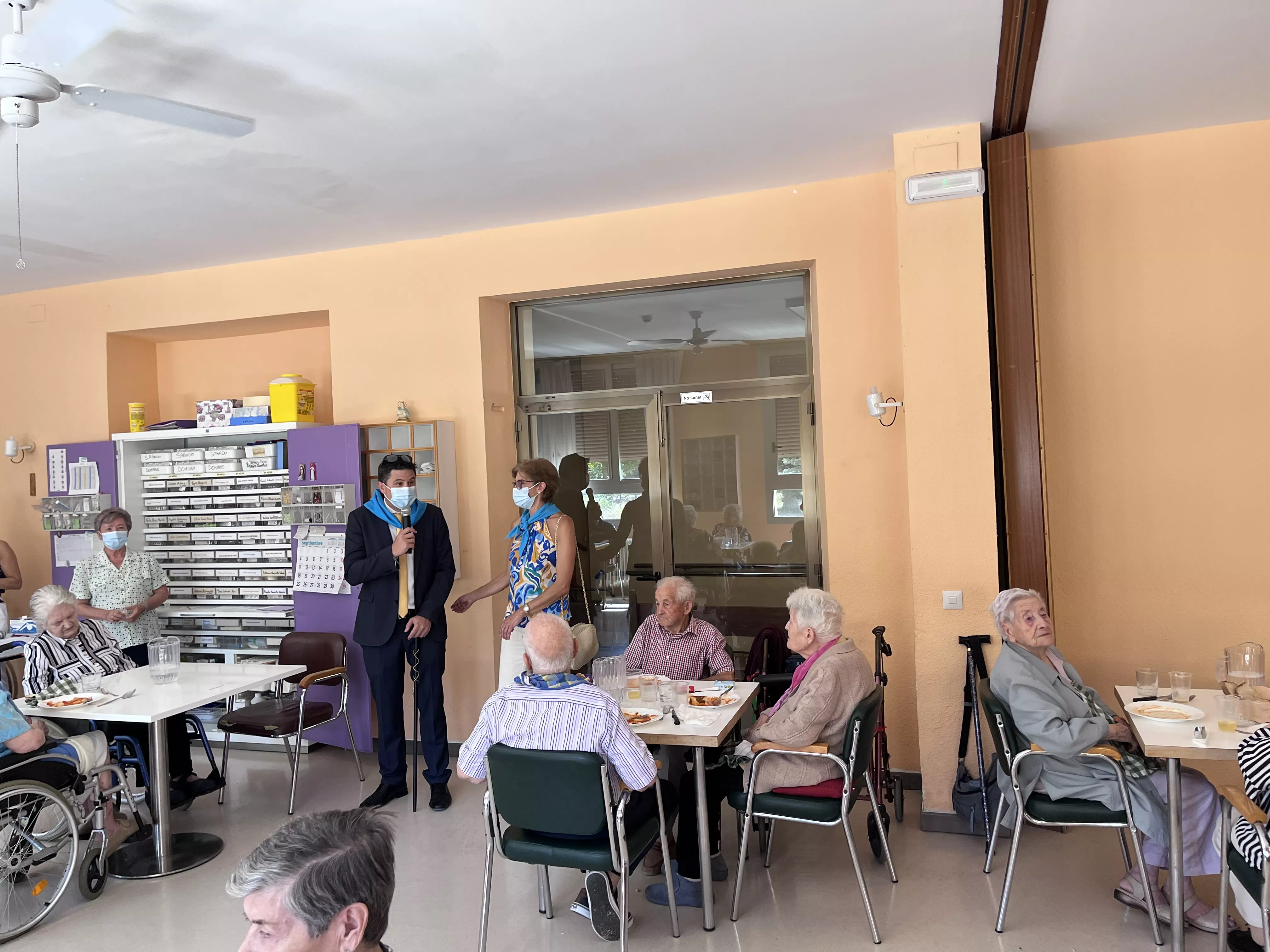 Visita a la residencia de mayores de Ayerbe. Foto Mercedes Manterola