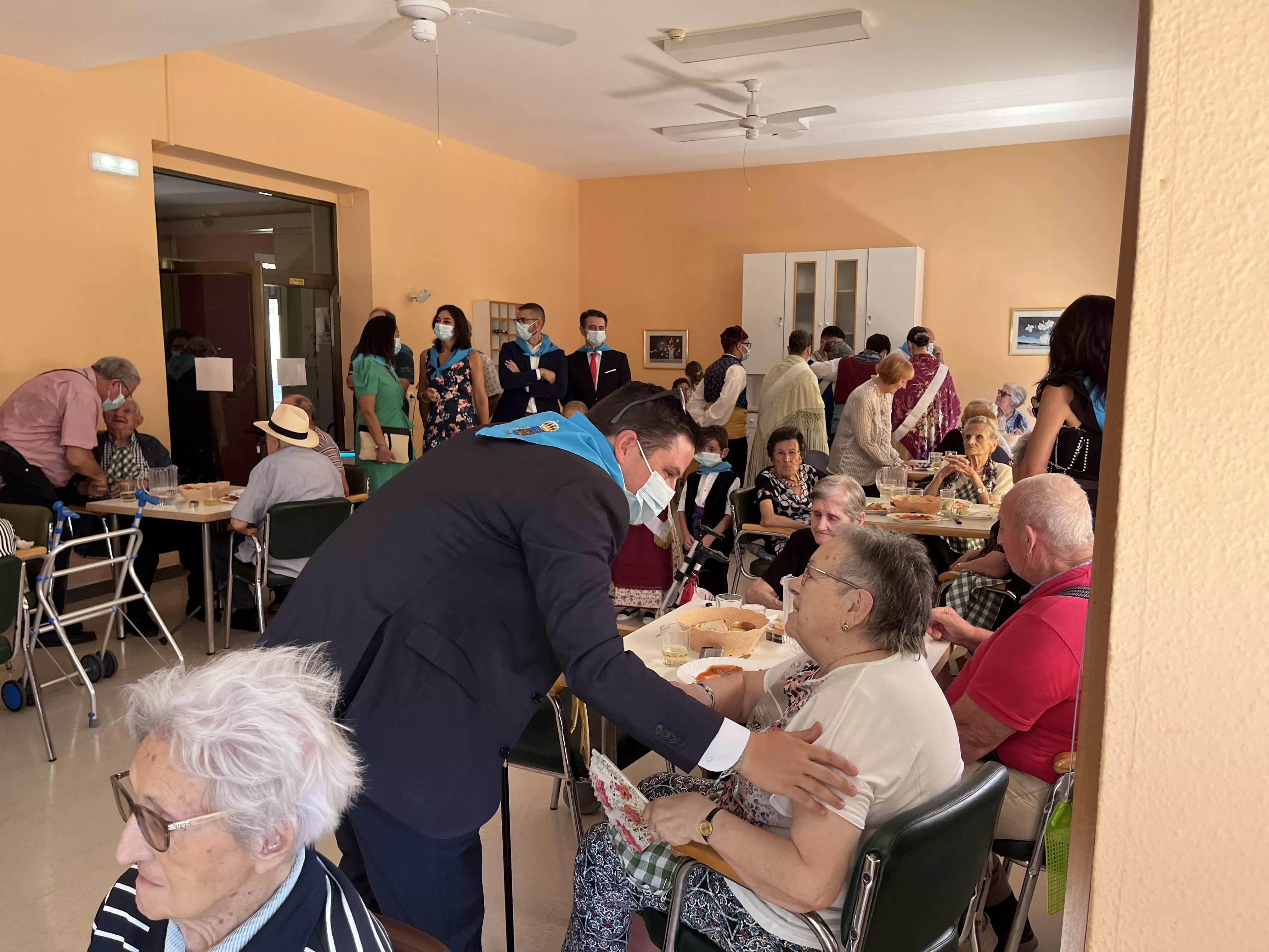 Visita a la residencia de mayores de Ayerbe. Foto Mercedes Manterola