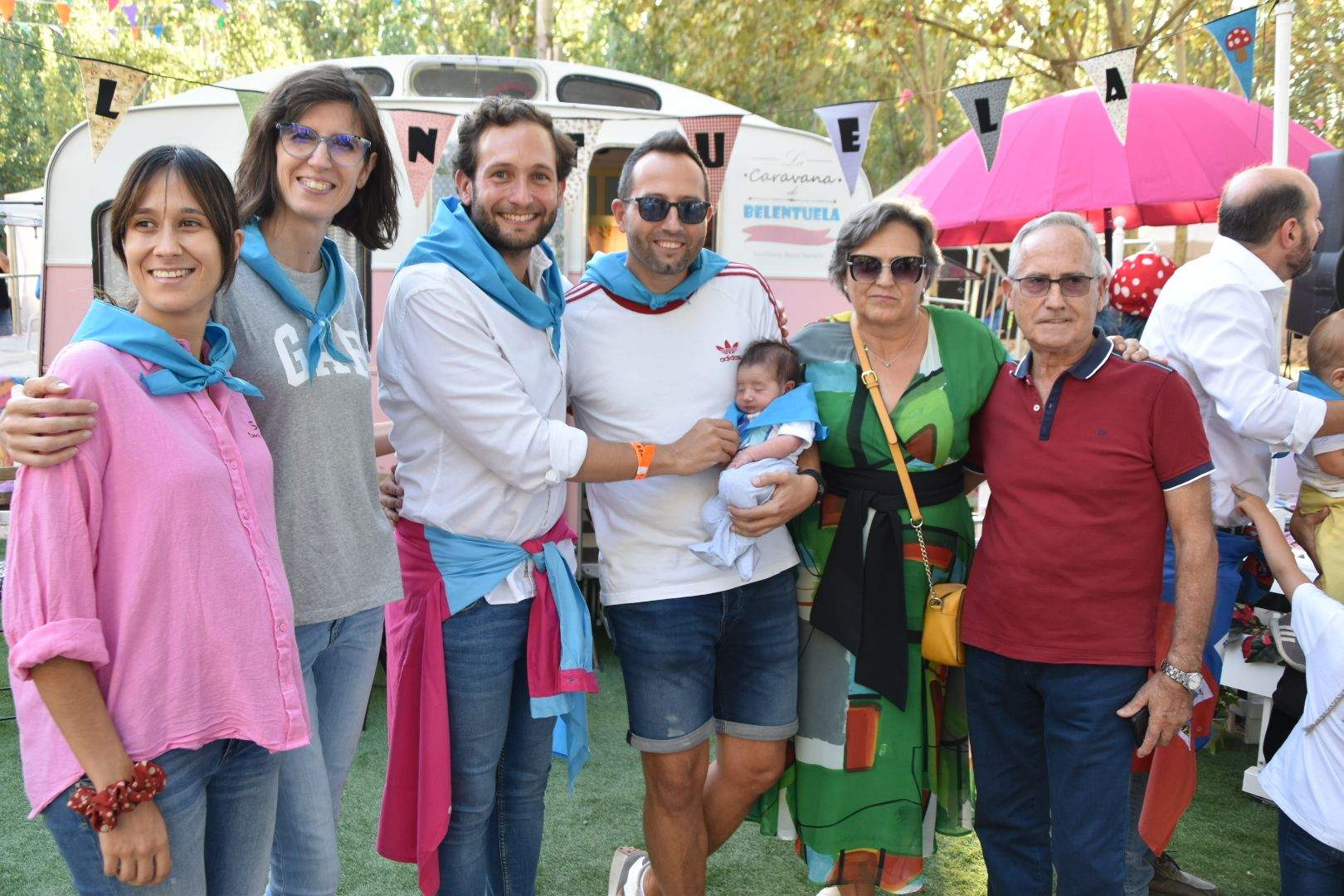 Los bebés de Monzón reciben su primera pañoleta 