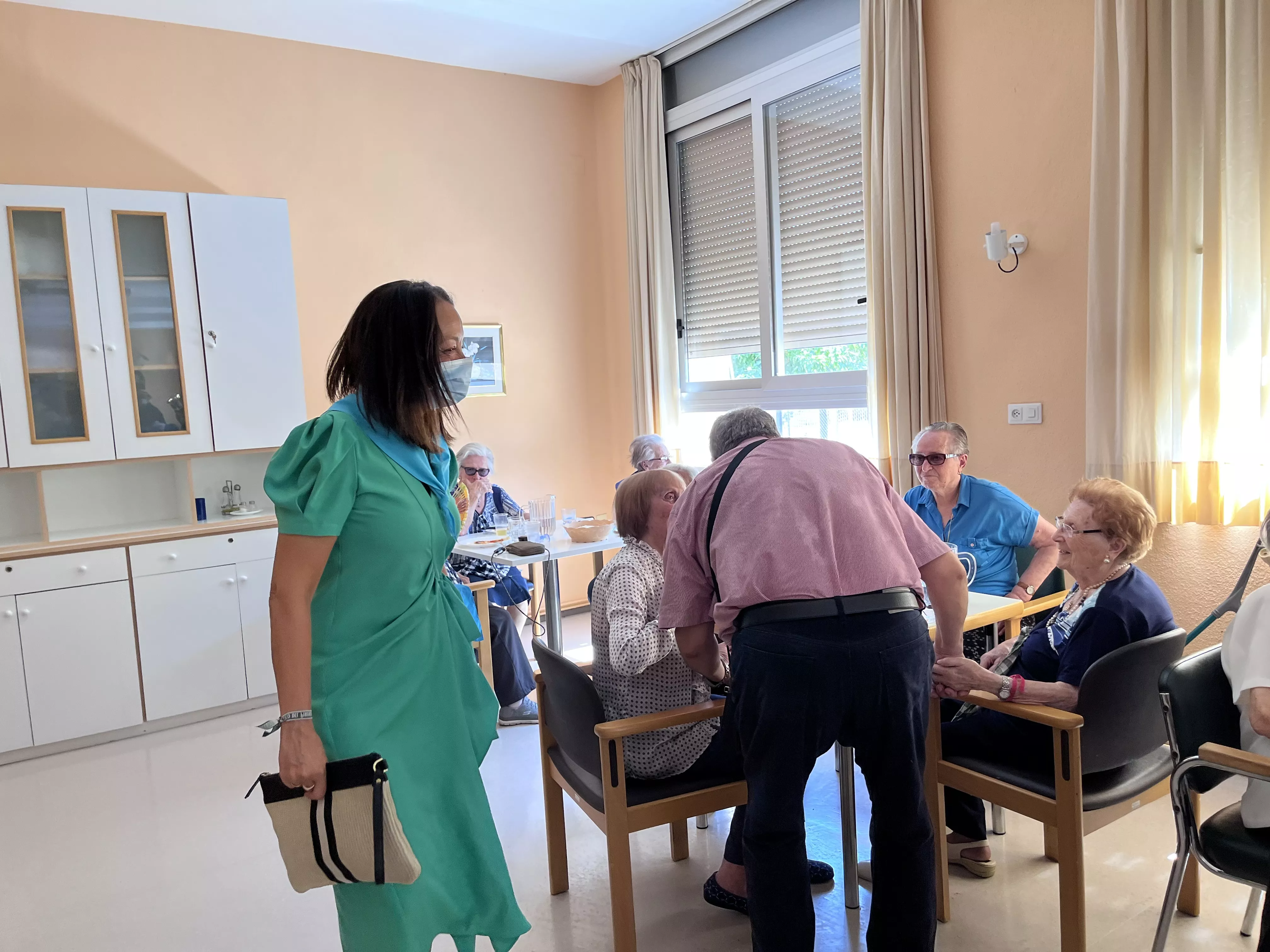 Visita a la residencia de mayores de Ayerbe. Foto Mercedes Manterola