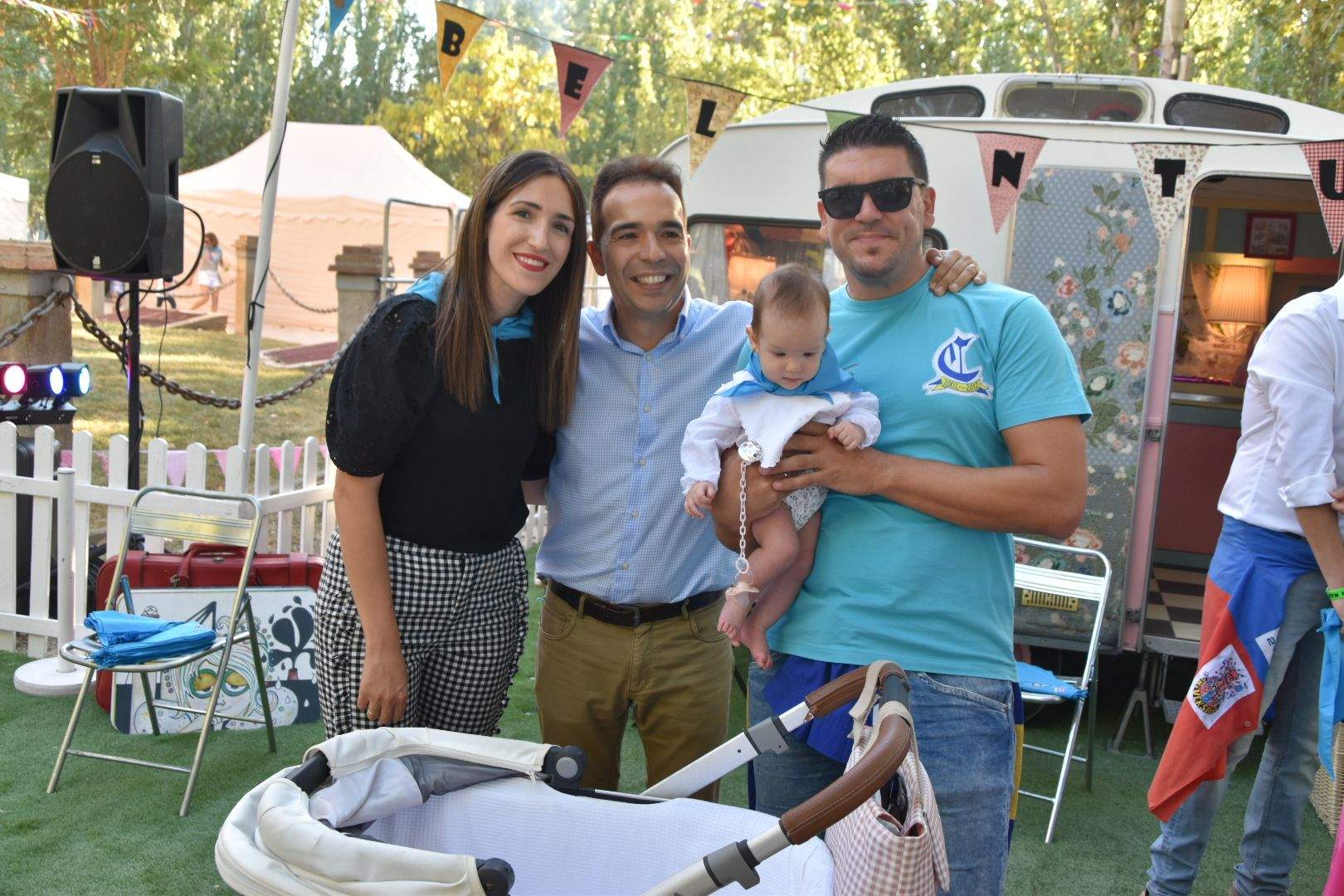 Los bebés de Monzón reciben su primera pañoleta 