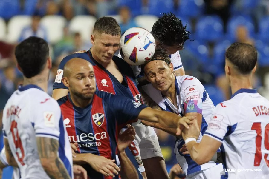 Diego Aznar y Jeremy intentan rematar