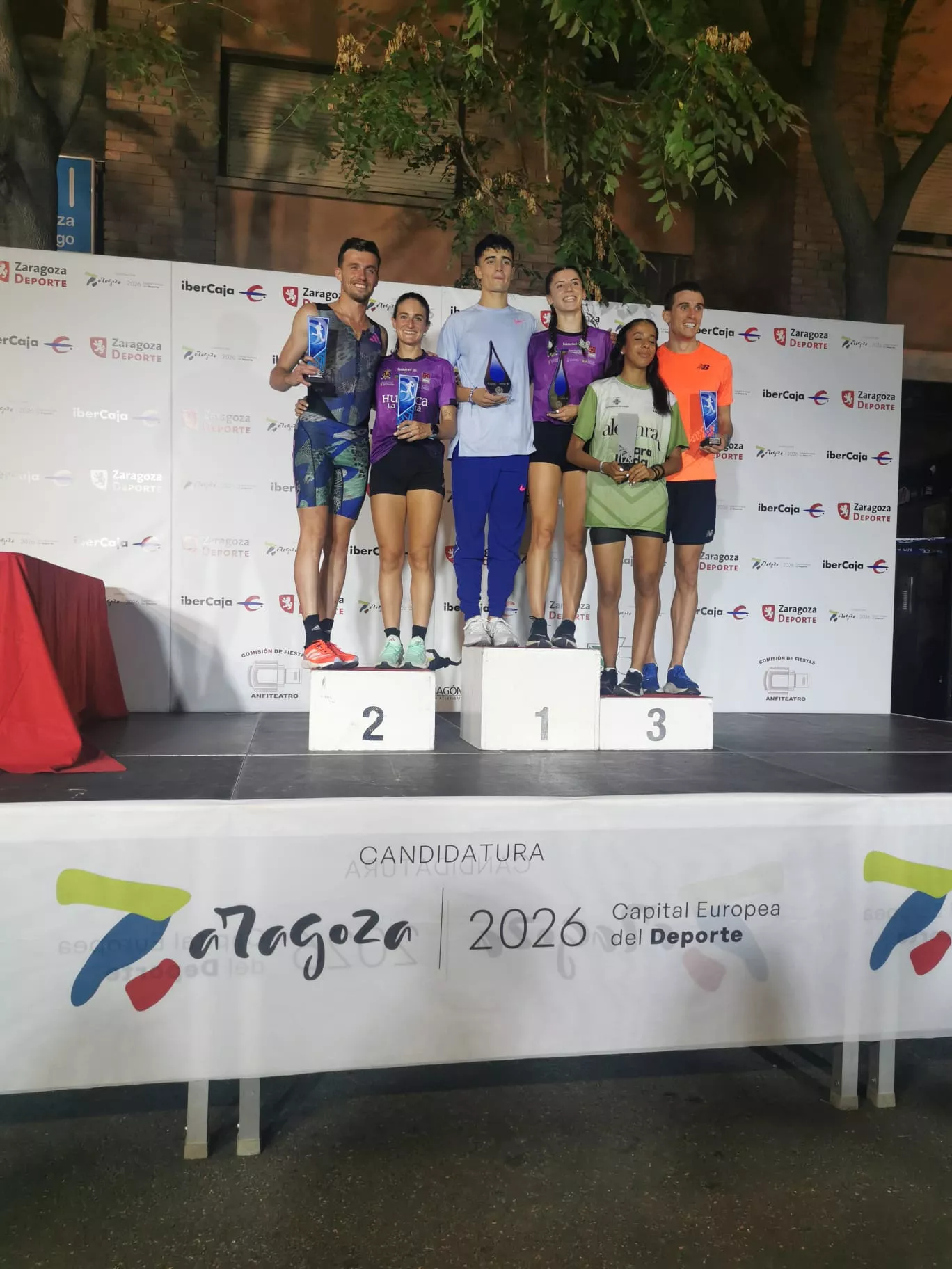 Podio masculino y femenino con Pol Oriach en lo más alto y Cristina Espejo segunda.