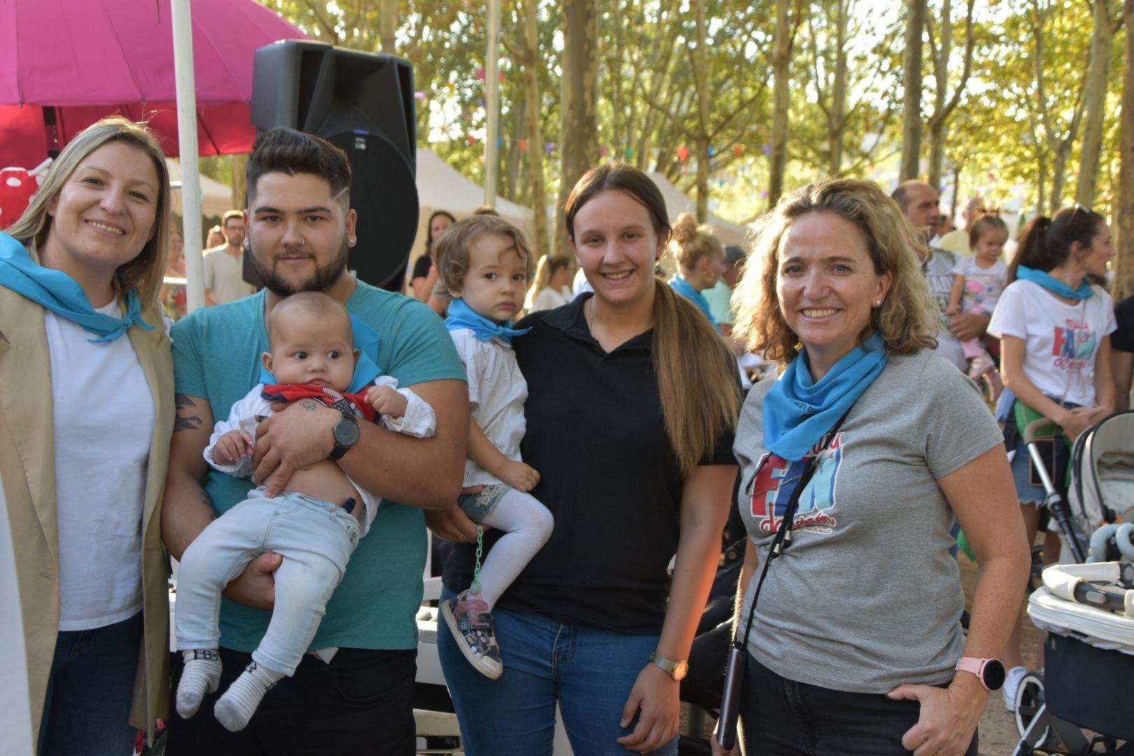 Los bebés de Monzón reciben su primera pañoleta 