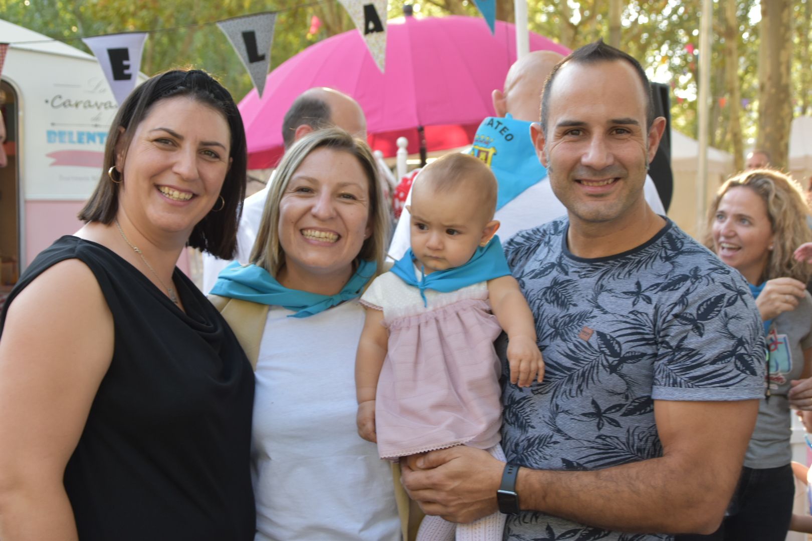 Los bebés de Monzón reciben su primera pañoleta 