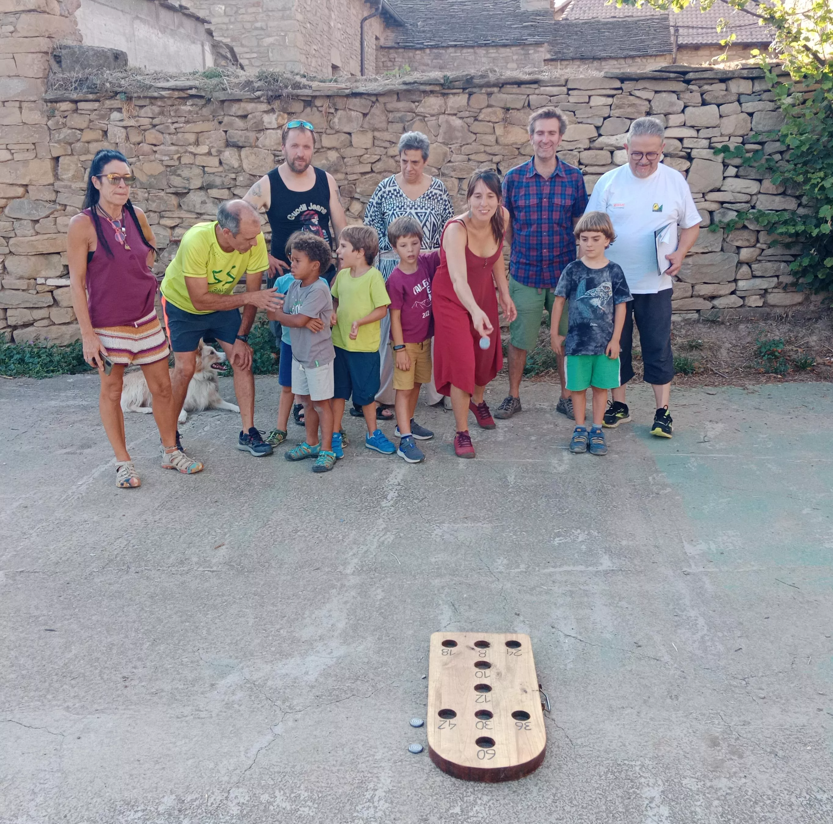 Juegos tradicionales en Ara, hoyetes.