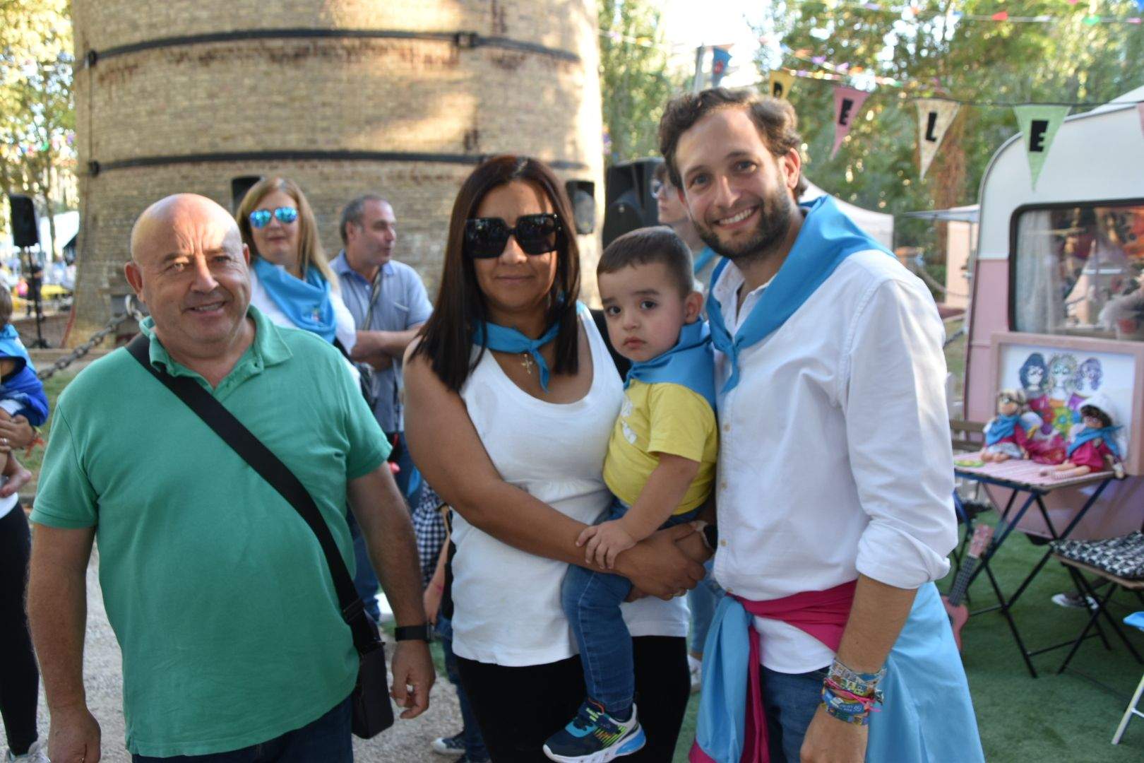 Los bebés de Monzón reciben su primera pañoleta 