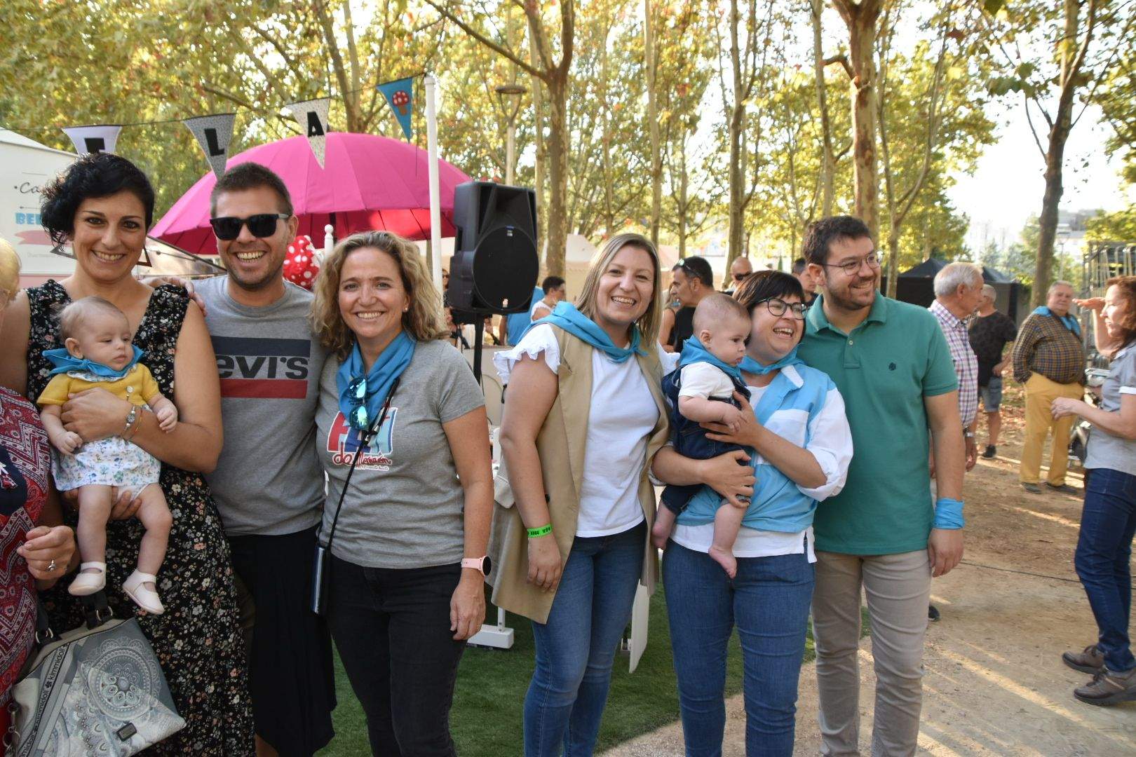 Los bebés de Monzón reciben su primera pañoleta 