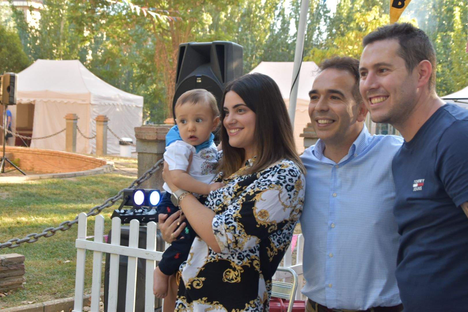 Los bebés de Monzón reciben su primera pañoleta 