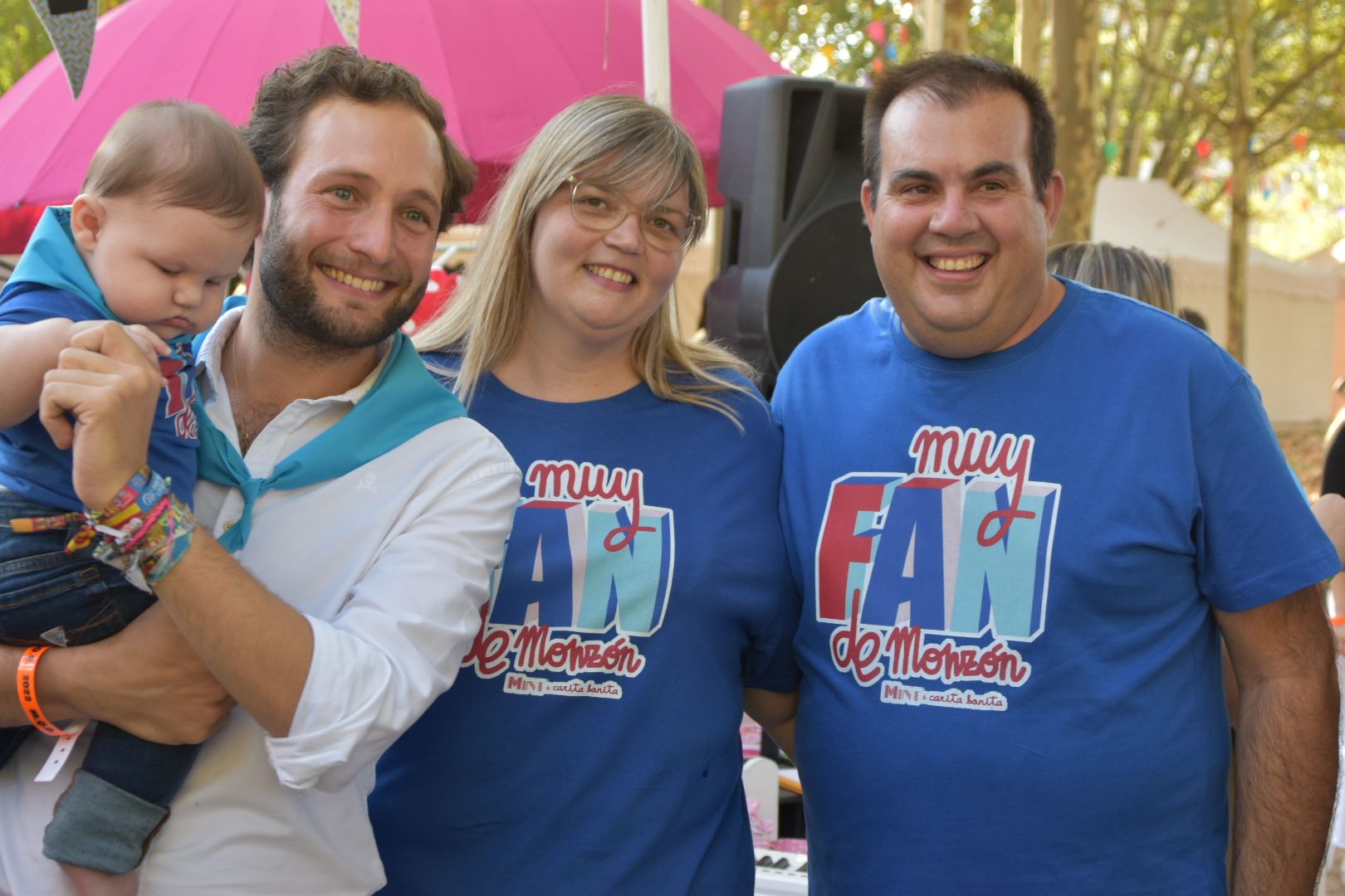 Los bebés de Monzón reciben su primera pañoleta 