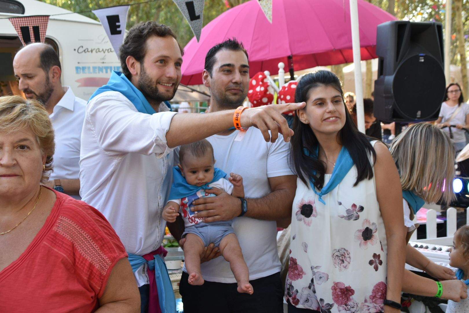 Los bebés de Monzón reciben su primera pañoleta 