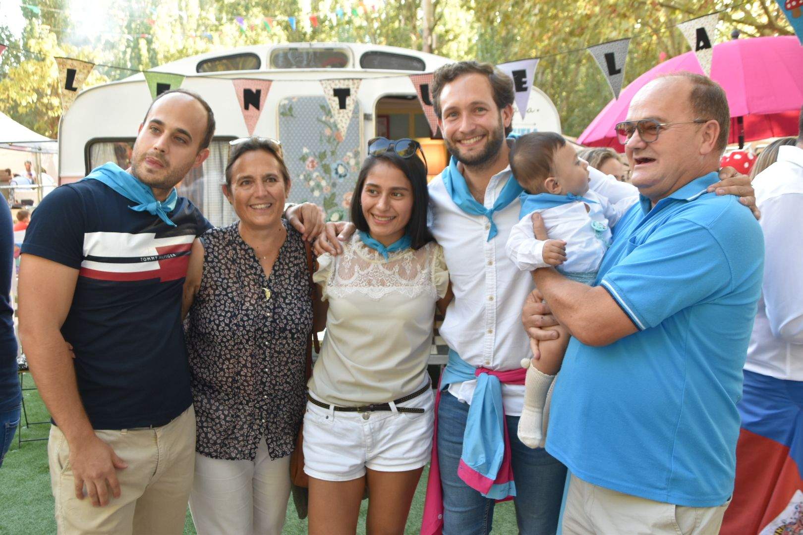 Los bebés de Monzón reciben su primera pañoleta 