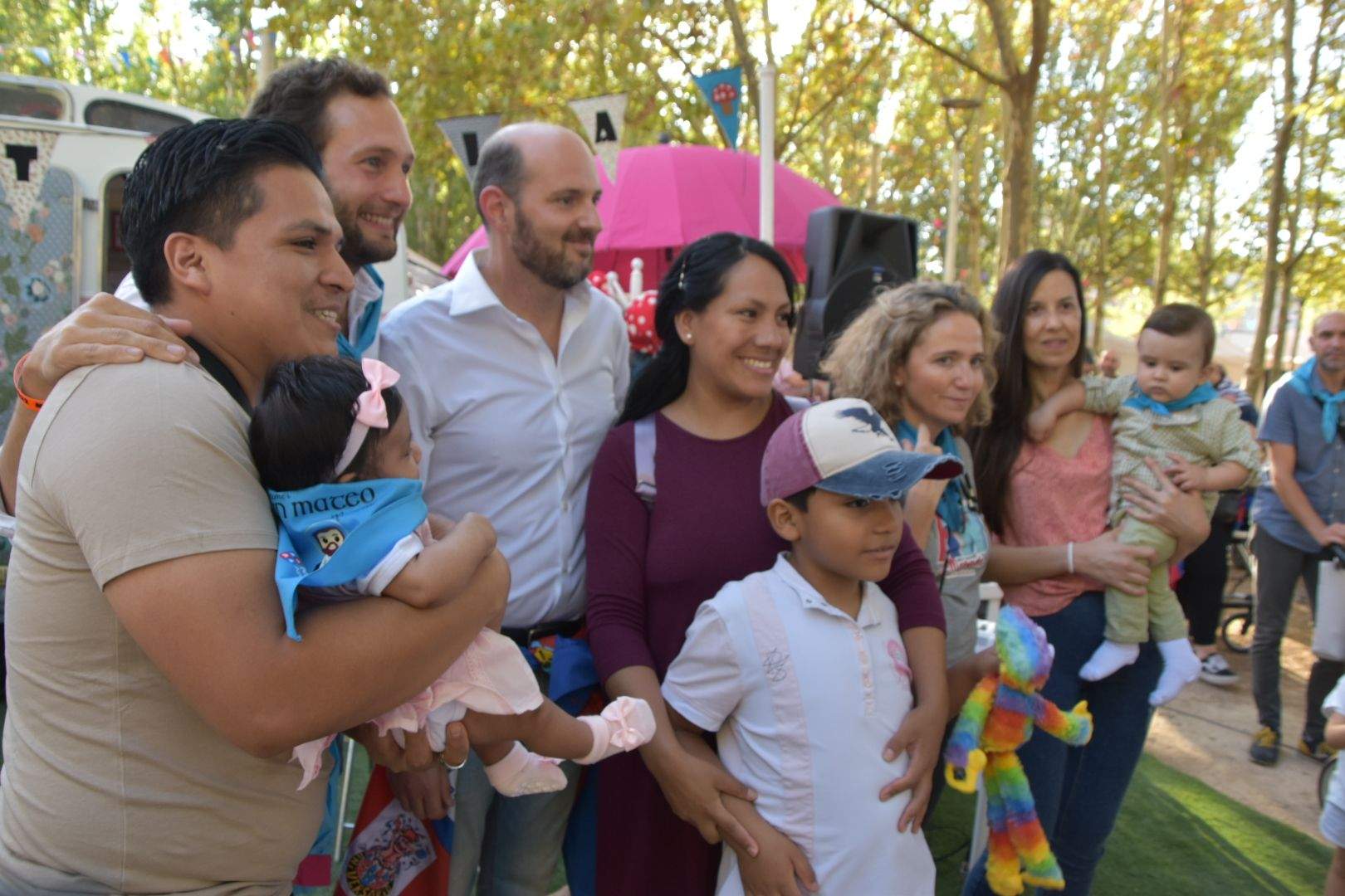 Los bebés de Monzón reciben su primera pañoleta 