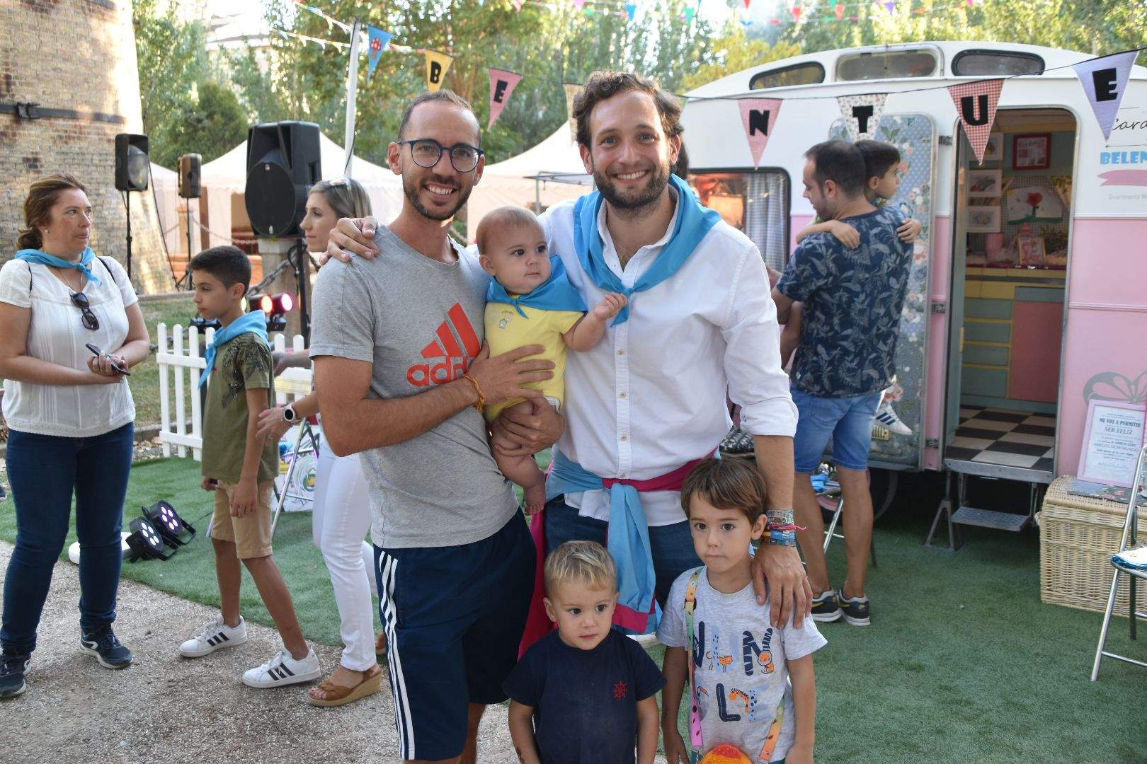 Los bebés de Monzón reciben su primera pañoleta 