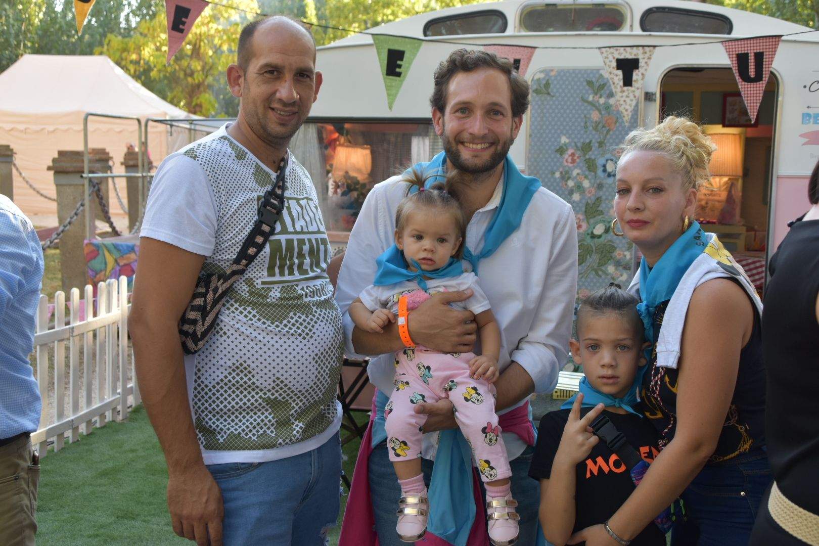 Los bebés de Monzón reciben su primera pañoleta 