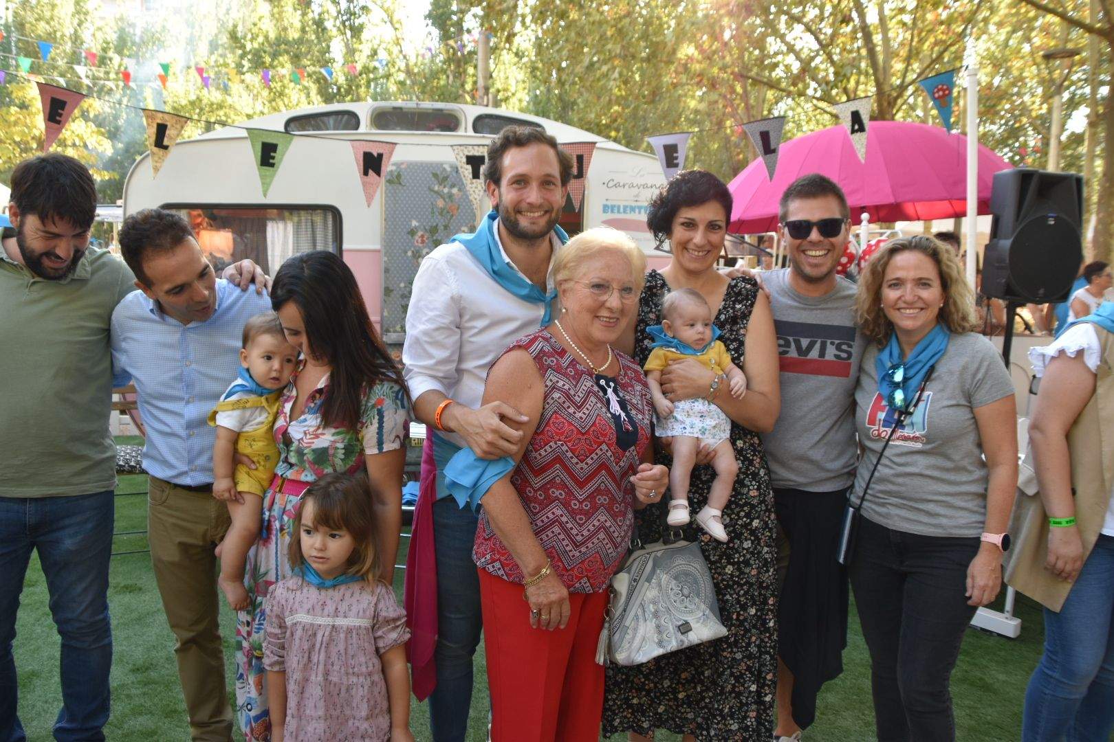 Los bebés de Monzón reciben su primera pañoleta 