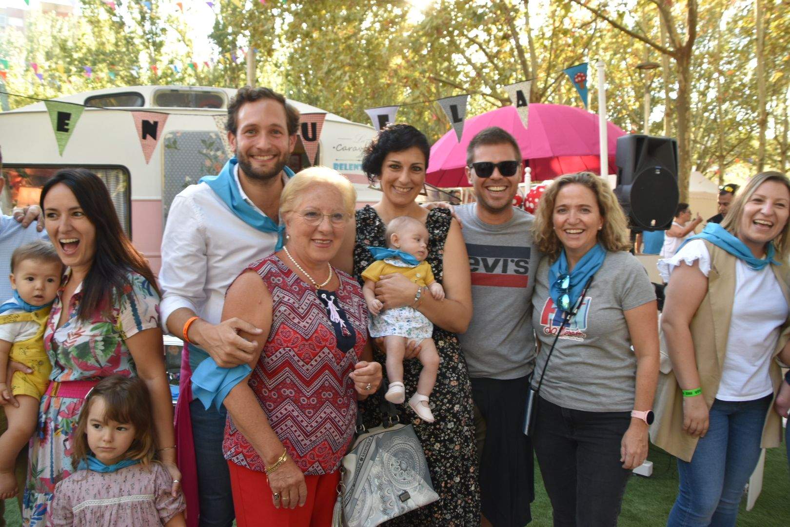 Los bebés de Monzón reciben su primera pañoleta 