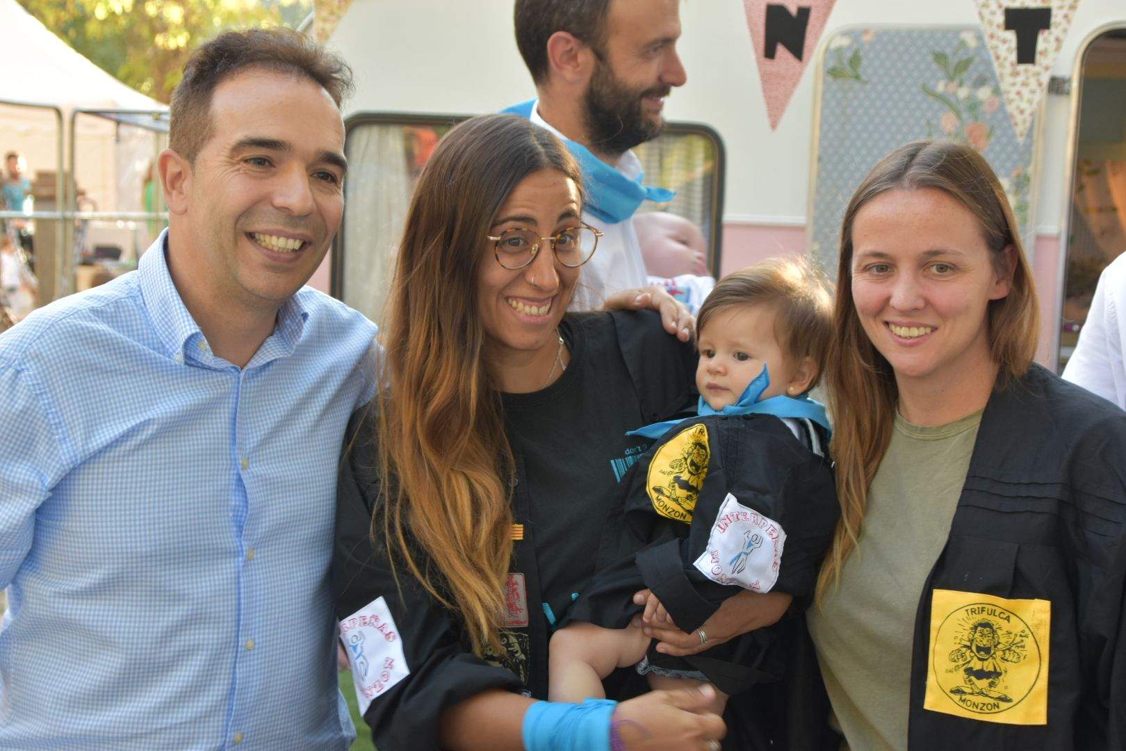 Los bebés de Monzón reciben su primera pañoleta 