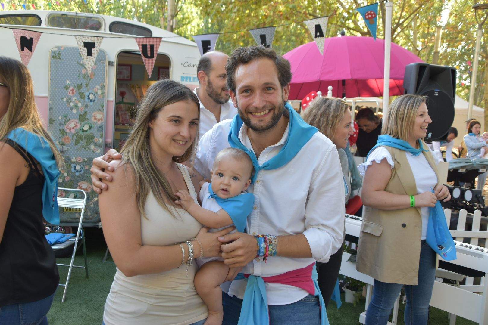 Los bebés de Monzón reciben su primera pañoleta 