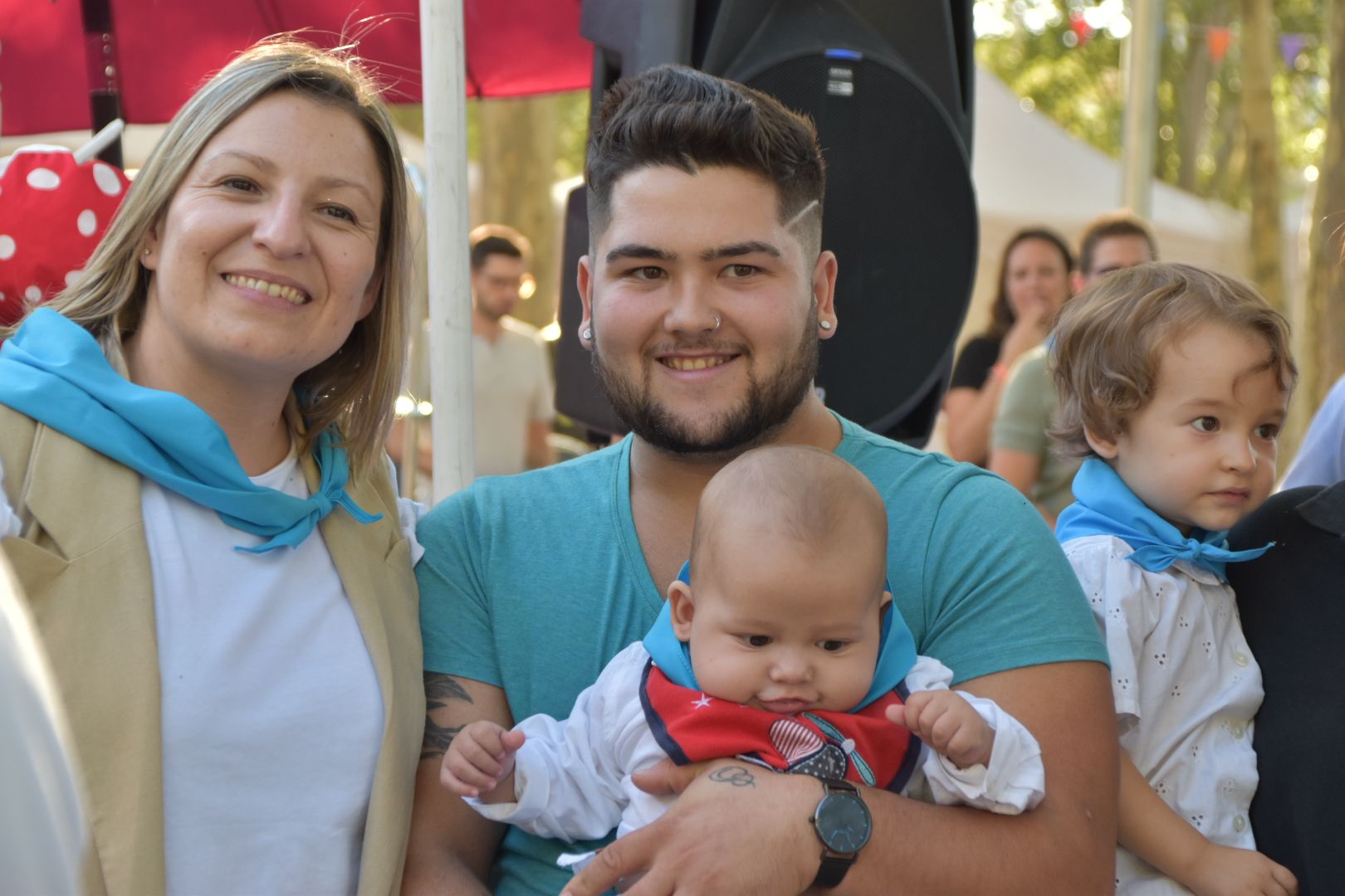 Los bebés de Monzón reciben su primera pañoleta 