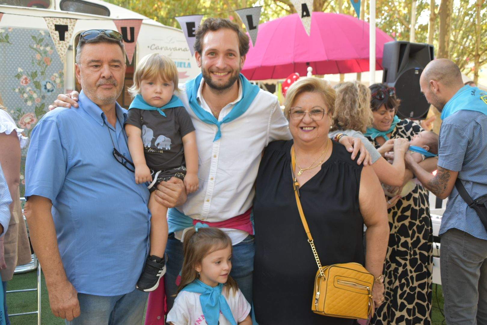 Los bebés de Monzón reciben su primera pañoleta 