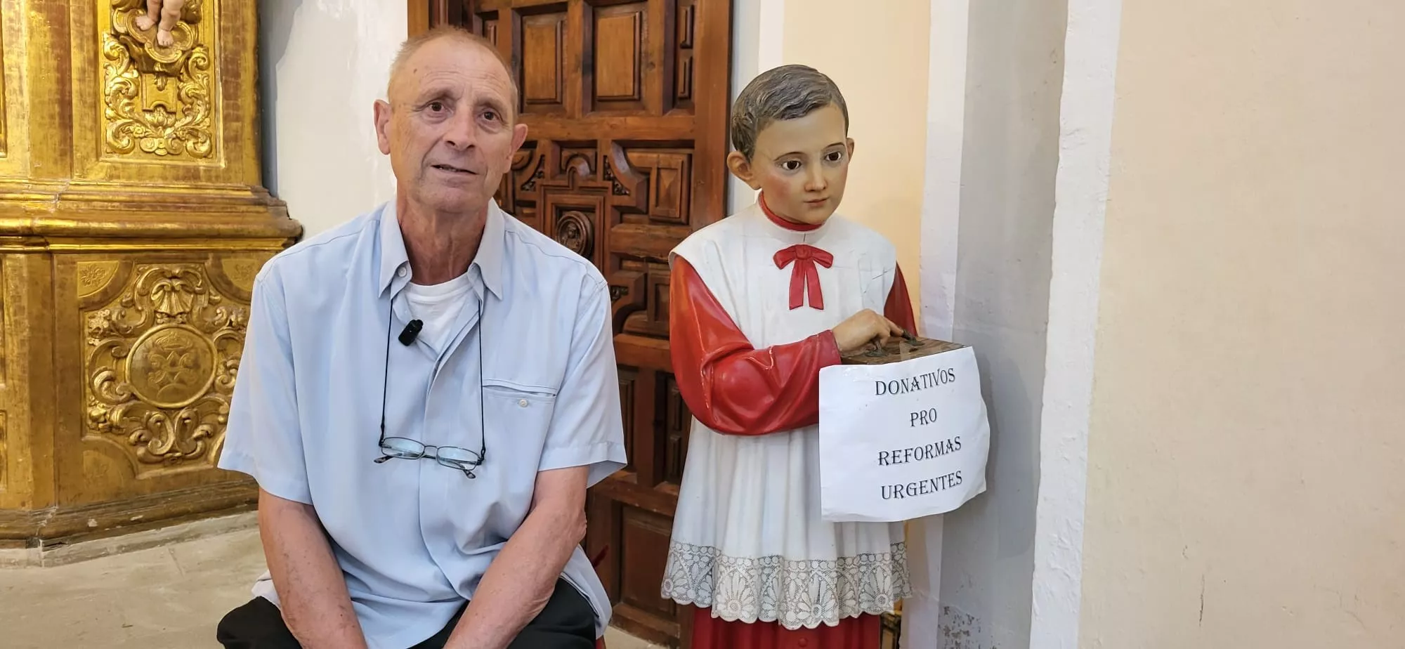 Mariano Claver, en la ermita de Salas, de la que era prior.
