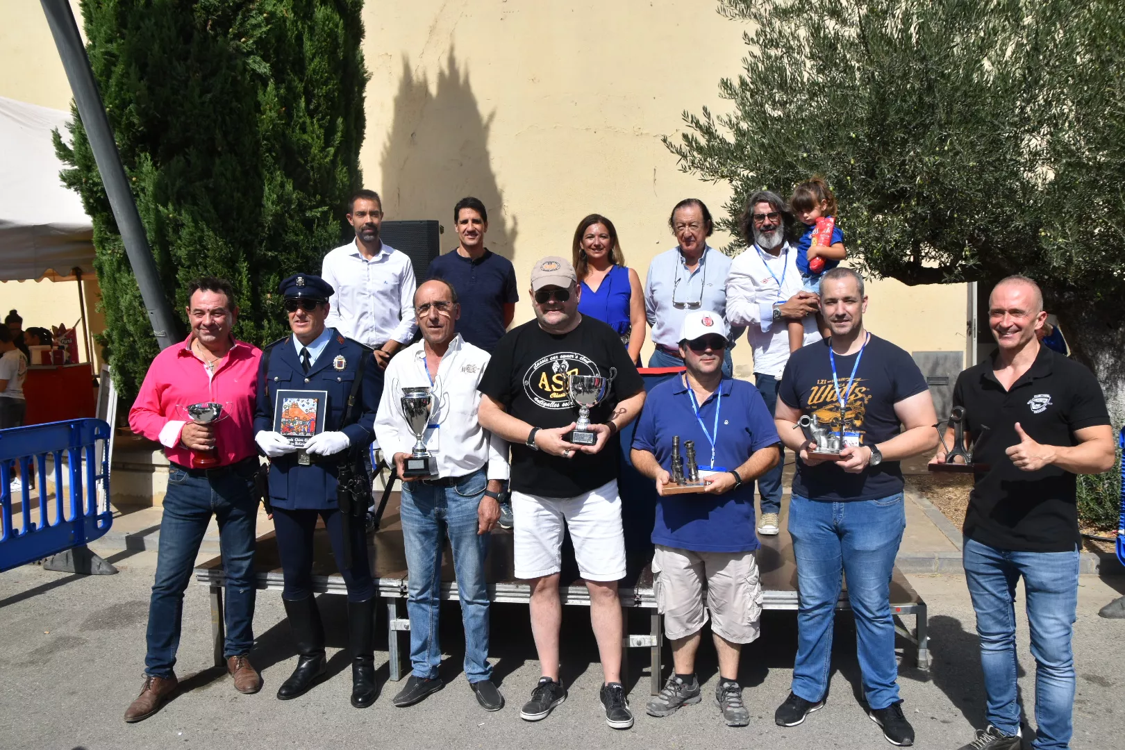 Los premiados en Monzón, en la mayor concentración de vehículos clásicos de Aragón