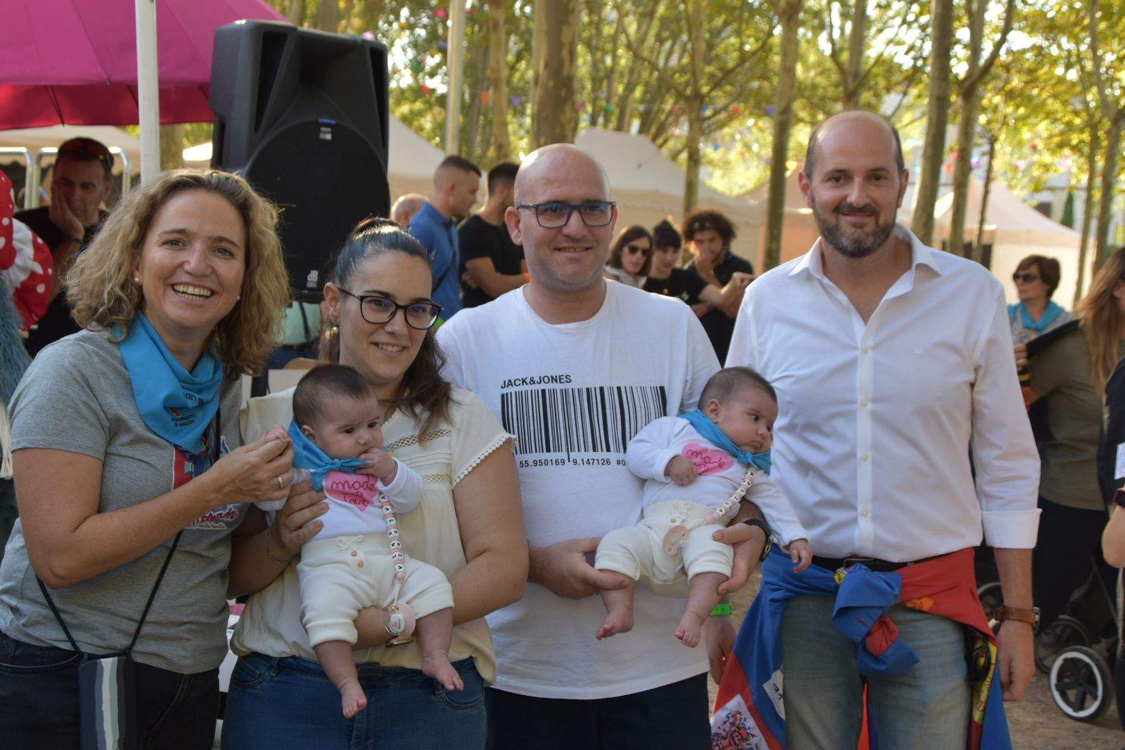 Los bebés de Monzón reciben su primera pañoleta 