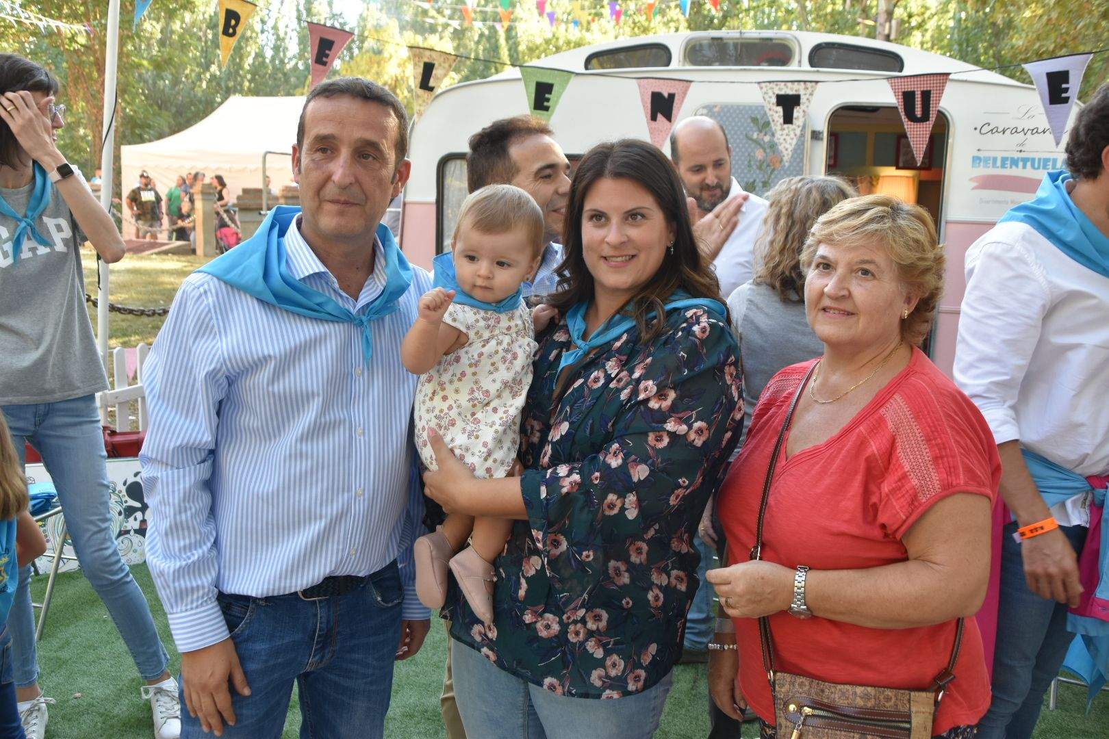 Los bebés de Monzón reciben su primera pañoleta 