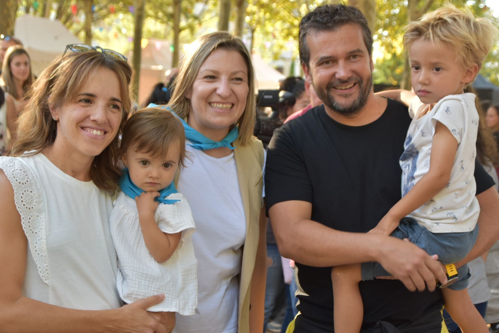 Los bebés de Monzón reciben su primera pañoleta 