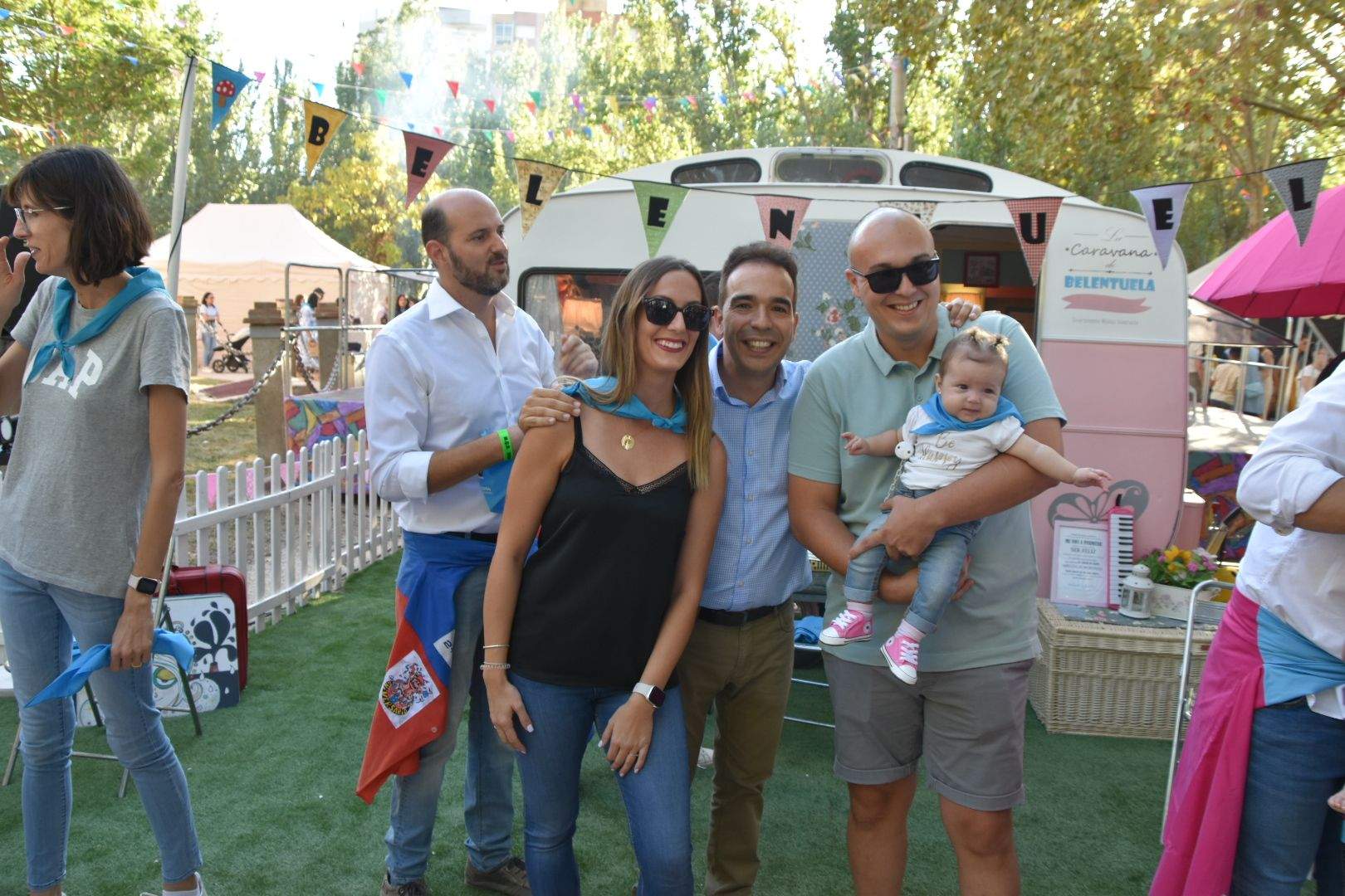 Los bebés de Monzón reciben su primera pañoleta 