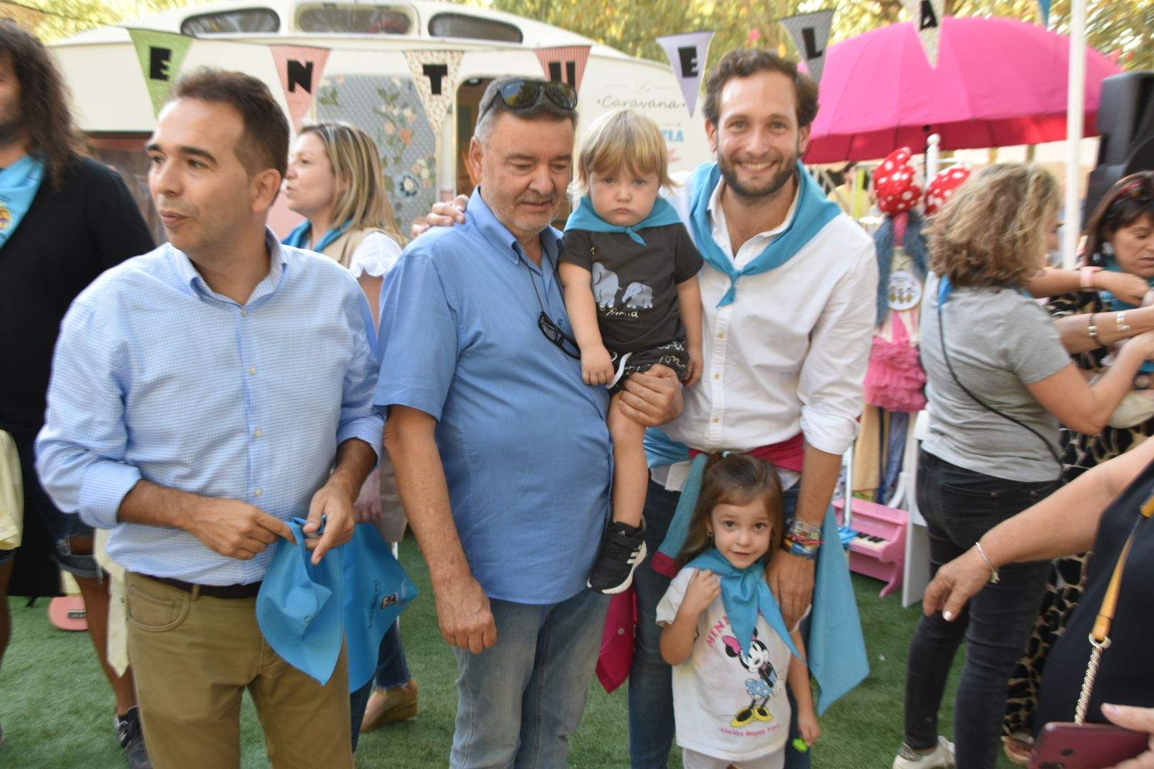 Los bebés de Monzón reciben su primera pañoleta 