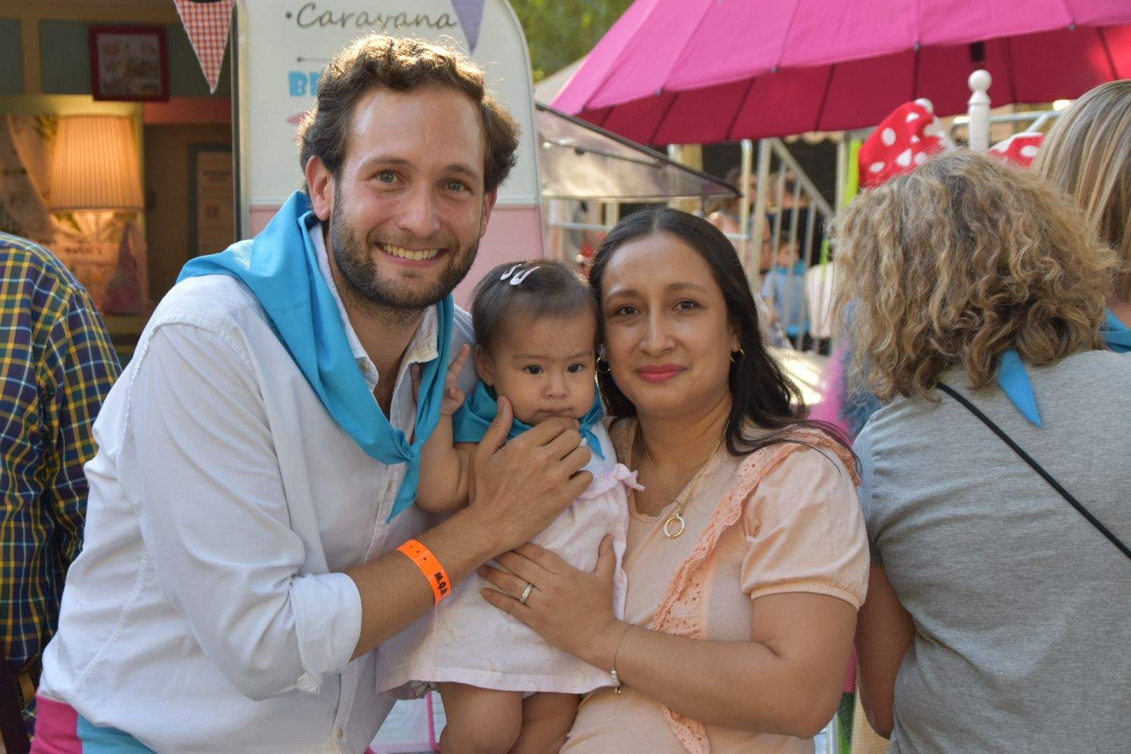 Los bebés de Monzón reciben su primera pañoleta 