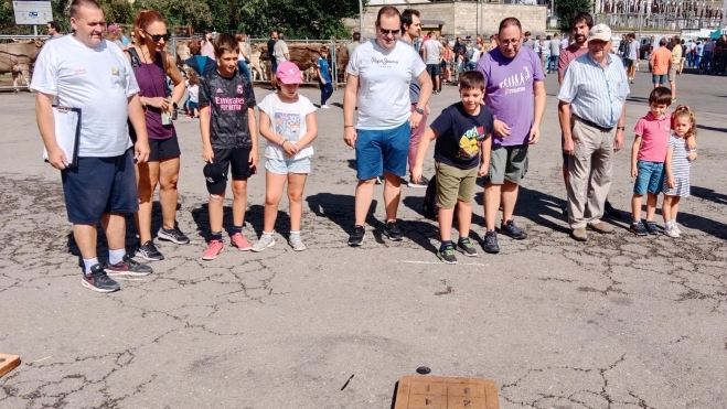 juegos tradicionales en Sallent, siete y medio, diario de Huesca