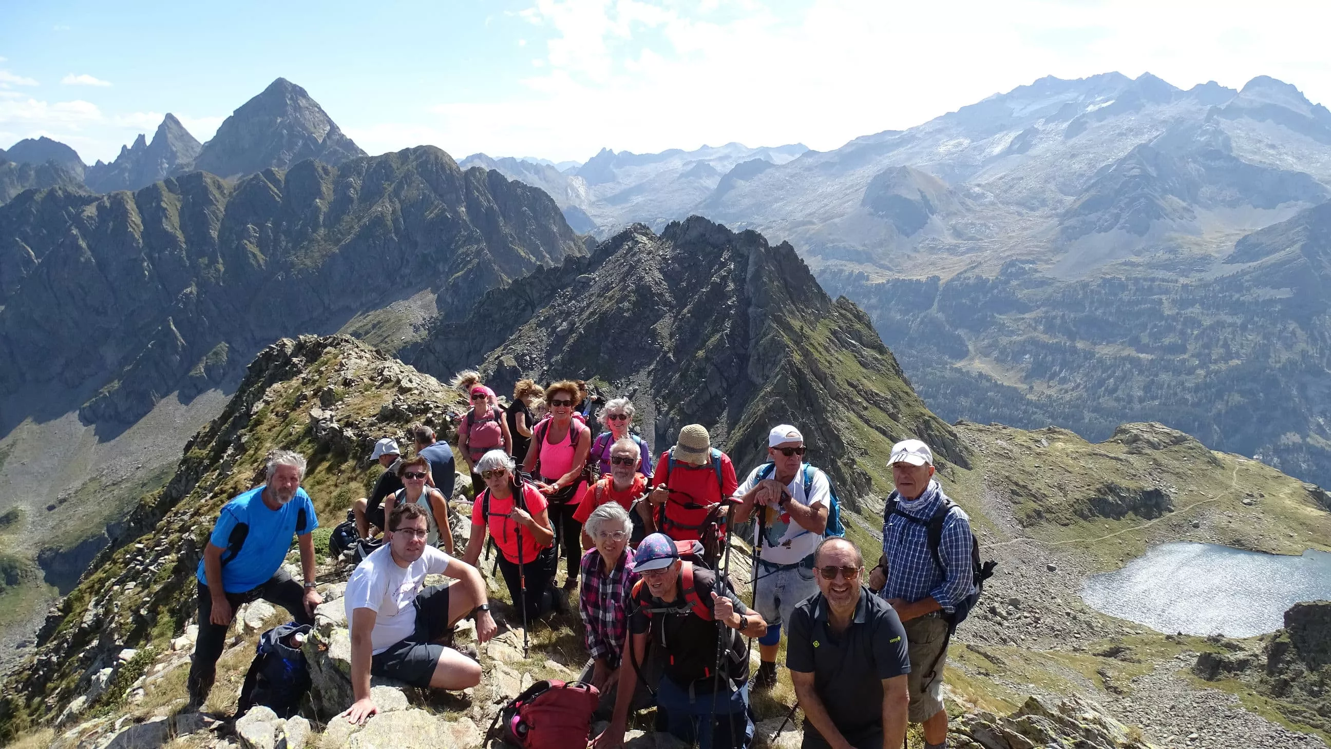 El grupo en la cresta del Sacroux.