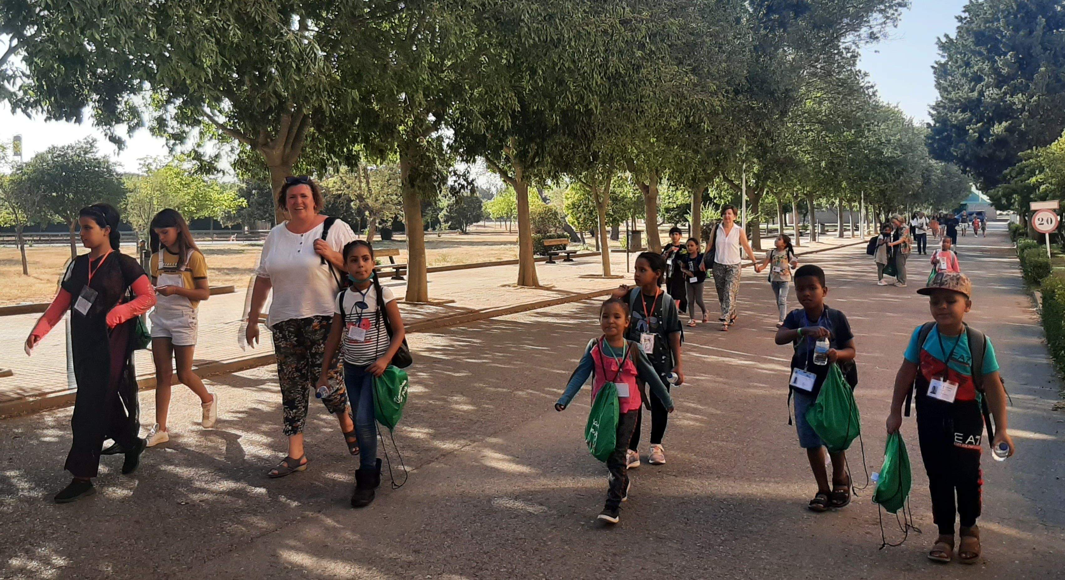 Tras un breve descanso, los niños acuden al encuentro con sus familias de agogida.