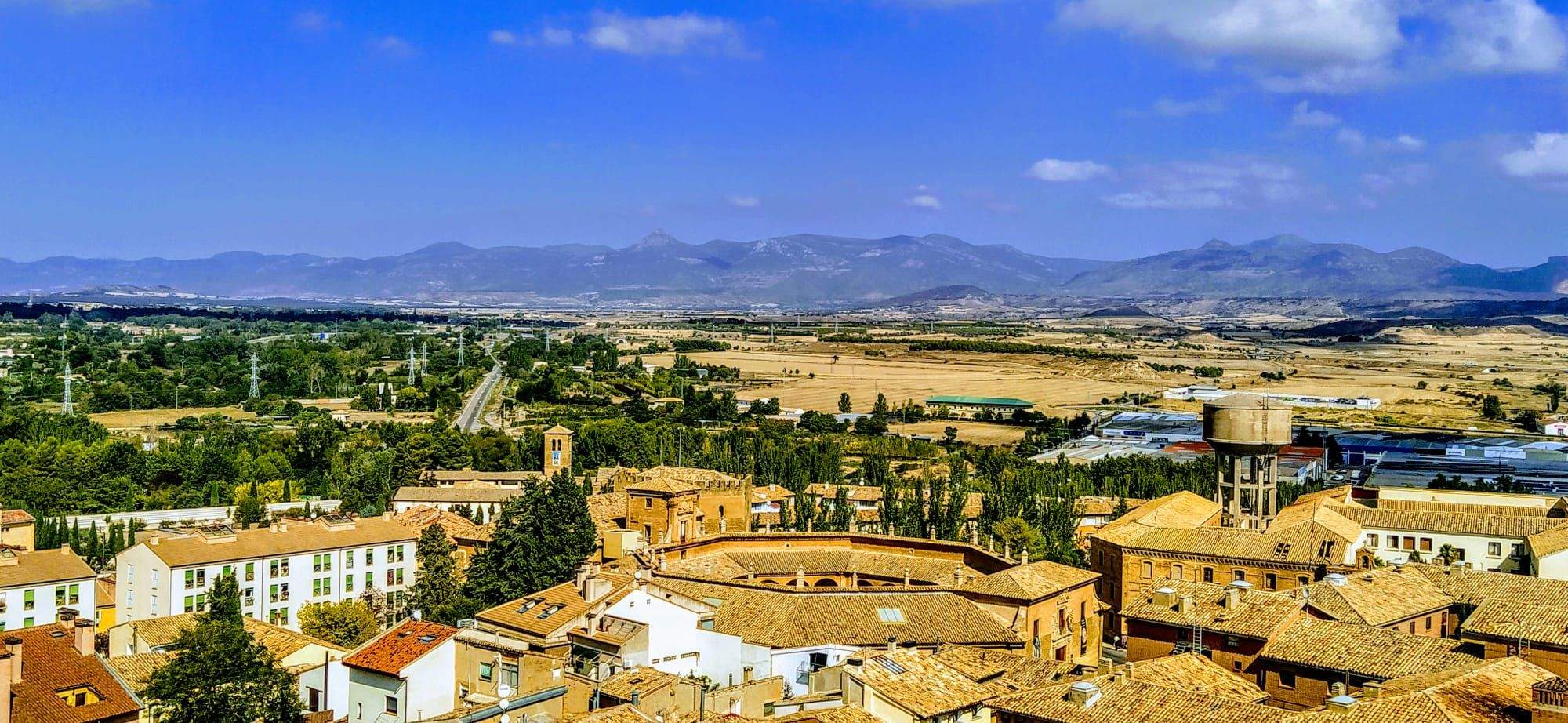 Las Sierras circundantes de la ciudad de Huesca, Gratal y Guara.  Foto Joaquín Santafé