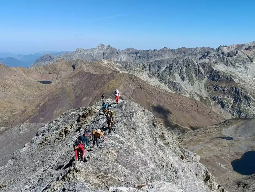Ascensión a las cumbres del macizo de Llardana.