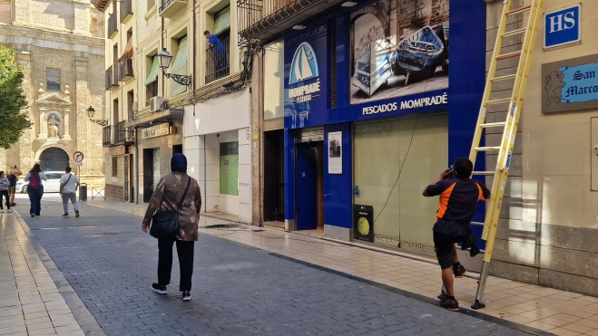 Una compañía telefónica les ha instalado este miércoles la fibra óptica a los okupas Una compañía telefónica les ha instalado este miércoles la fibra óptica a los okupas