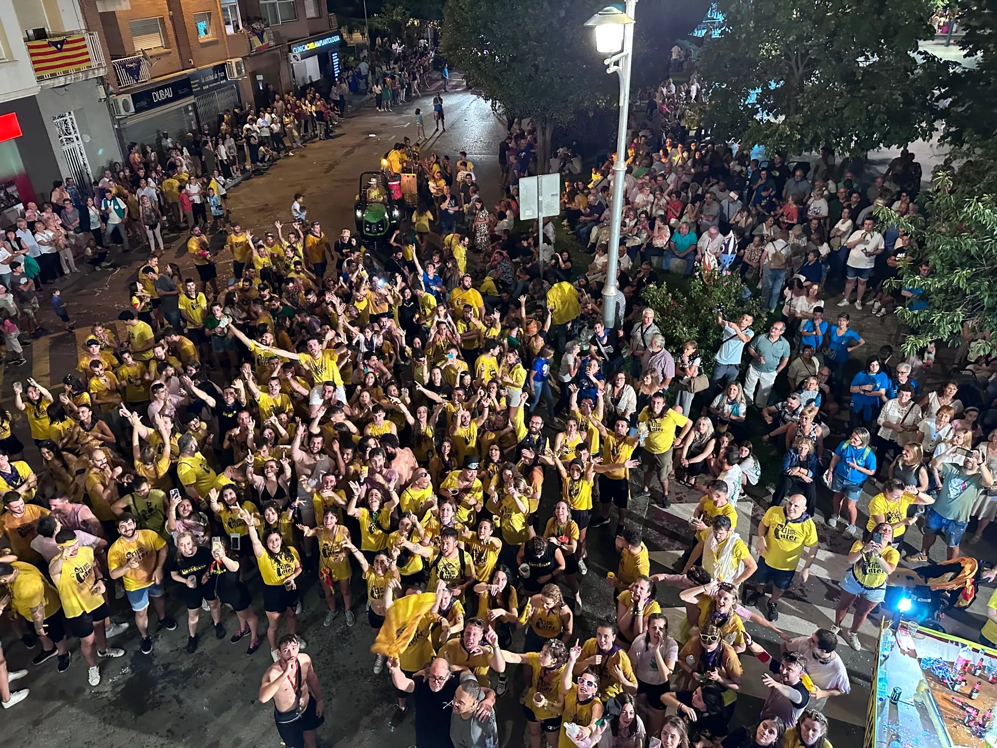 Ambientazo en Binéfar en el principio de las fiestas