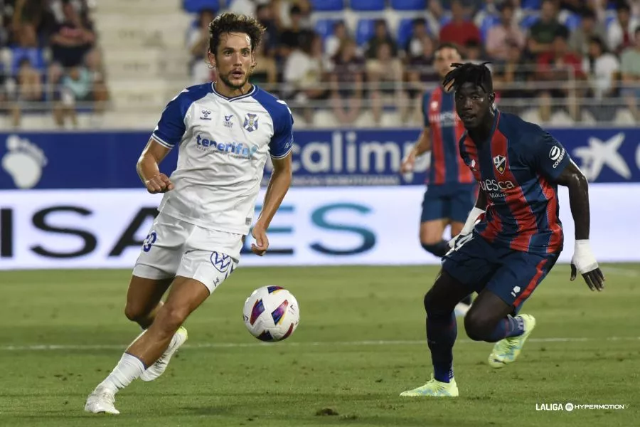 Samuel Obeng, jugador del Huesca, el penúltimo límite salarial de la Liga Hypermotion