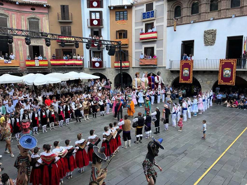 El dance ha vuelto a rebosar la Plaza Mayor de Graus.