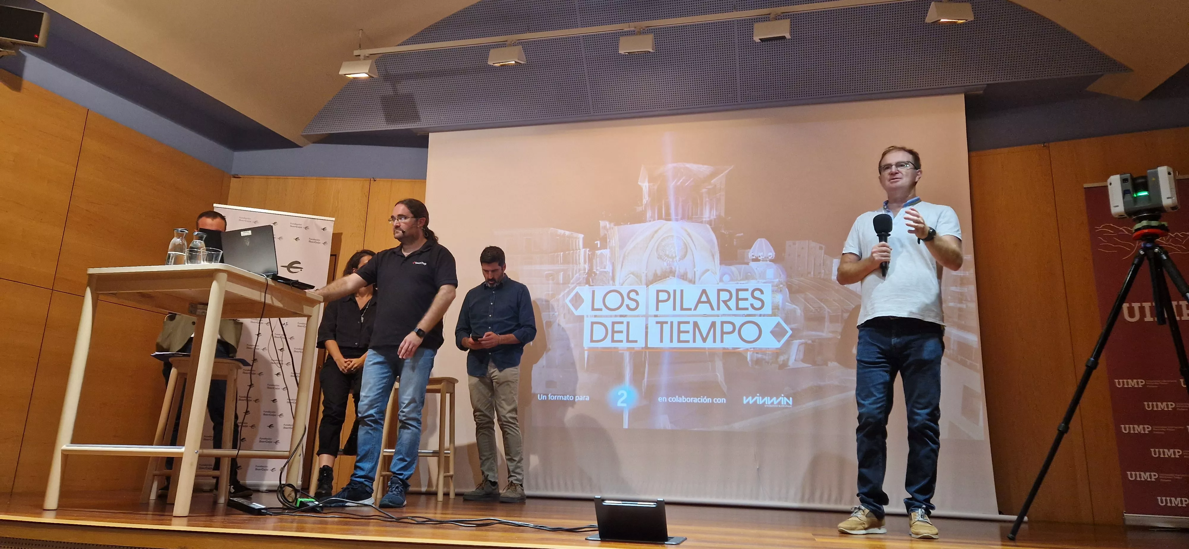Charla sobre "Los Pilares del Tiempo". Foto Myriam Martínez
