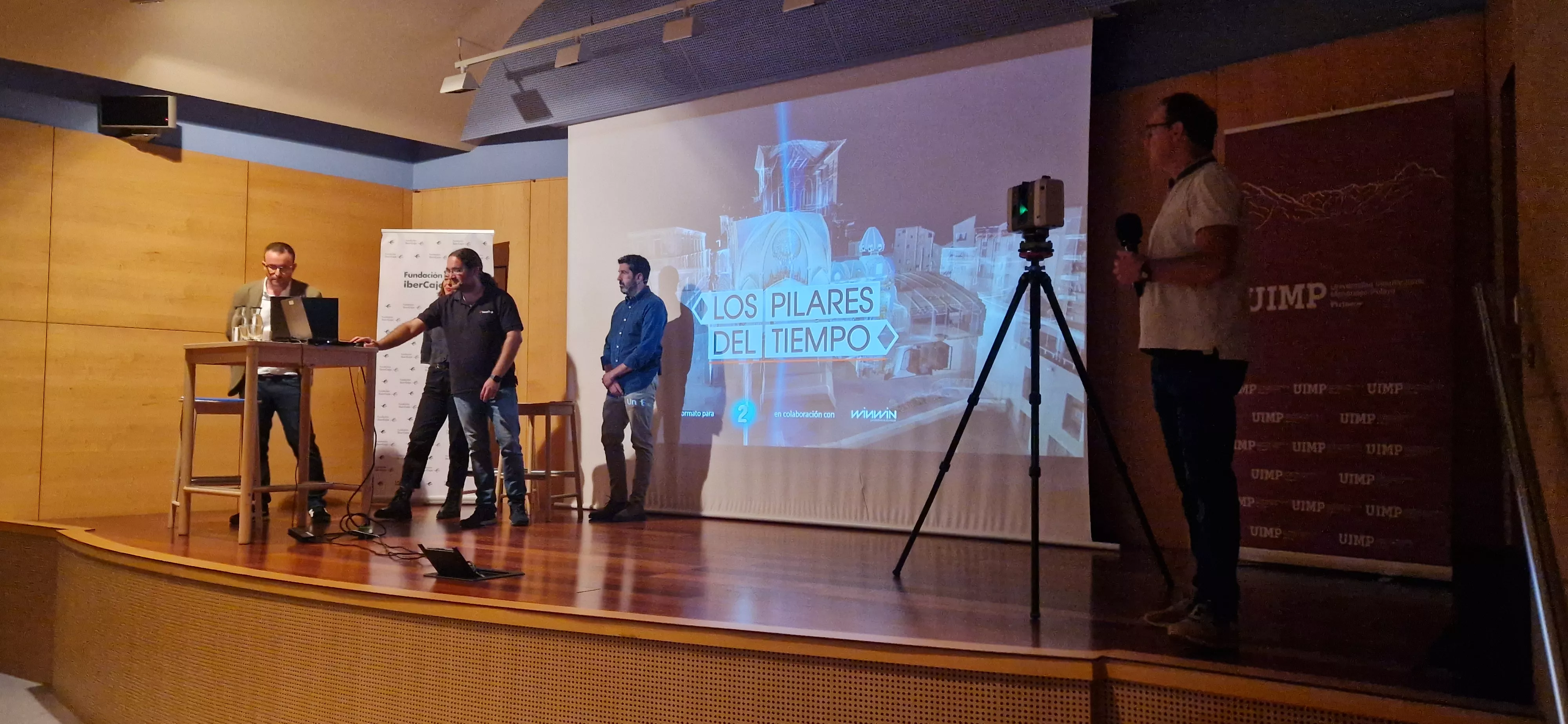 Charla sobre "Los Pilares del Tiempo". Foto Myriam Martínez