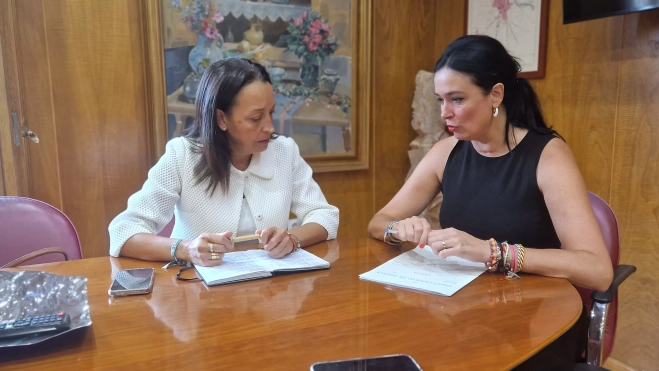 Reunión de la consejera Carmen Susín con Lorena Orduna. Foto Myriam Martínez Reunión de la consejera Carmen Susín con Lorena Orduna. Foto Myriam Martínez